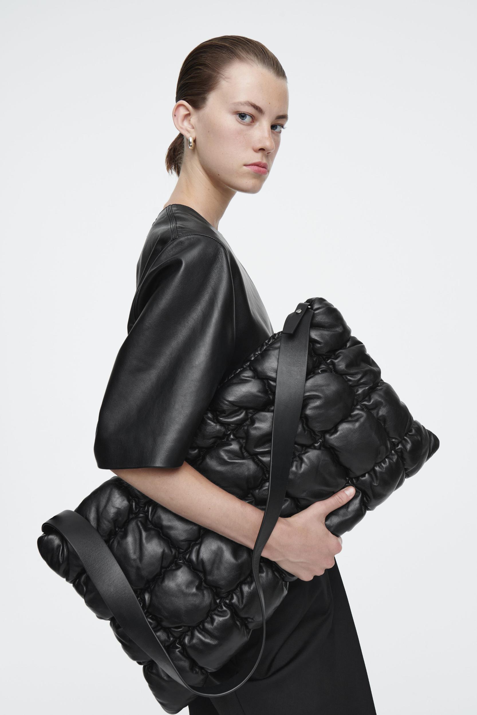 PILLOW OVERSIZED QUILTED CLUTCH BAG - LEATHER Product Image