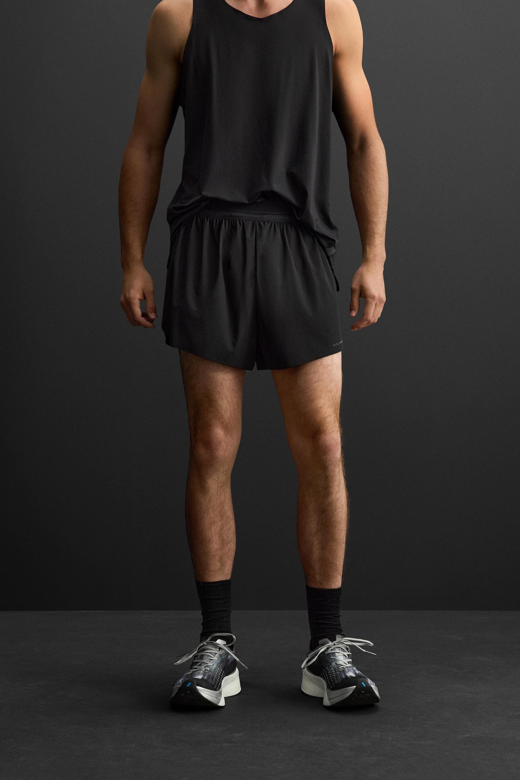 SHORT RUNNING SHORTS Product Image