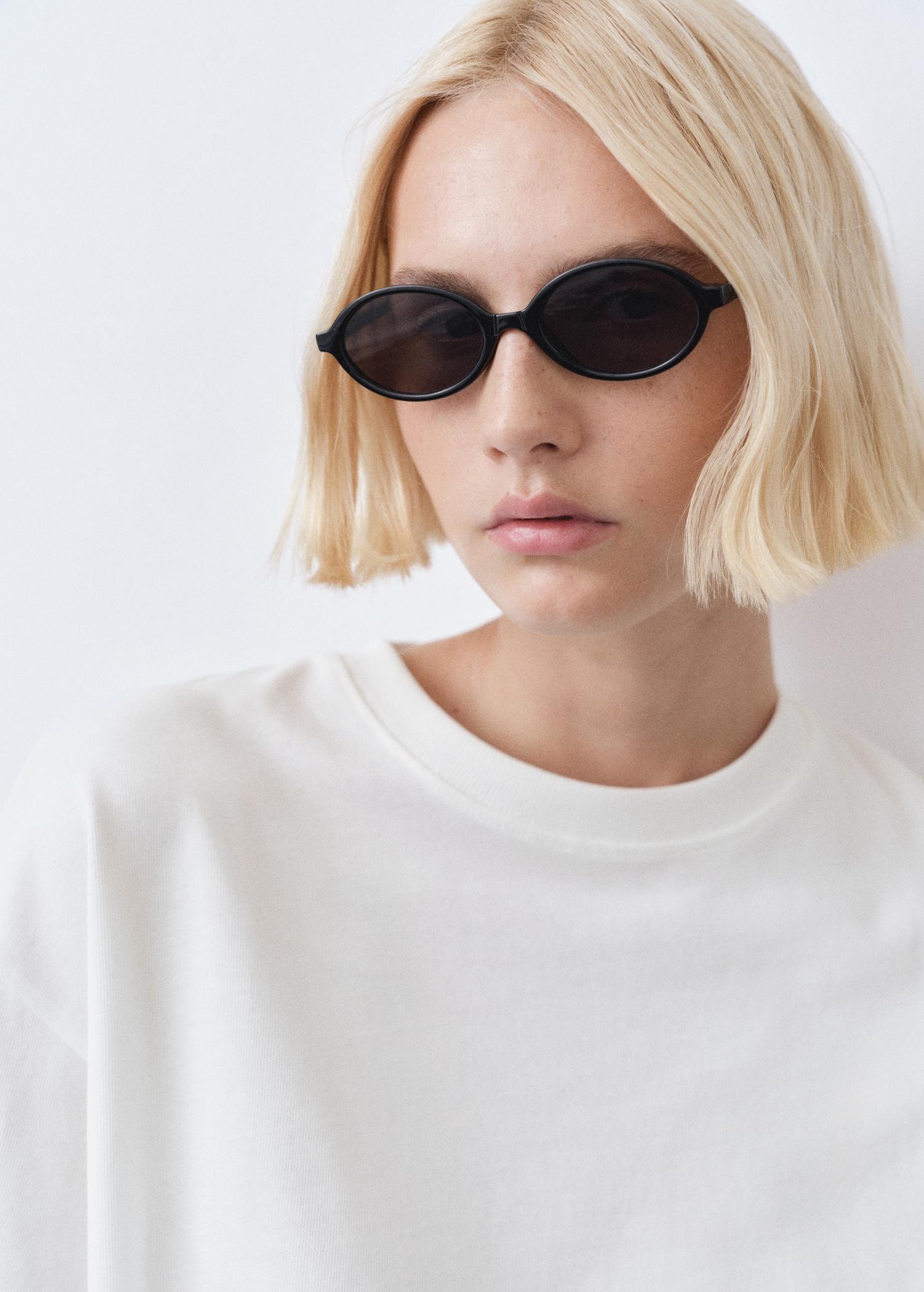 Oversized cotton t-shirt - Women | MANGO USA Product Image