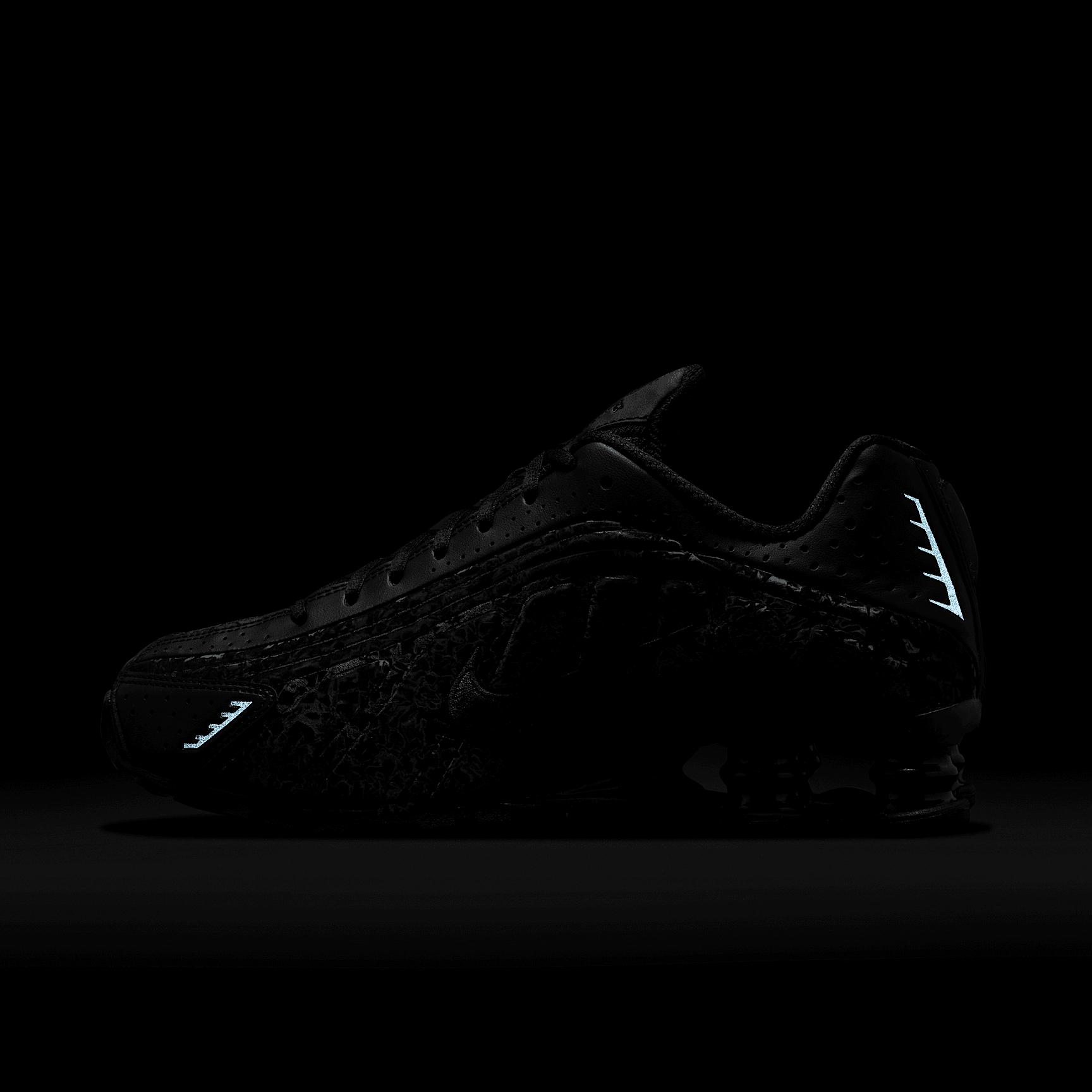 Nike Womens Shox R4 Shoes | HV0934-002 Product Image