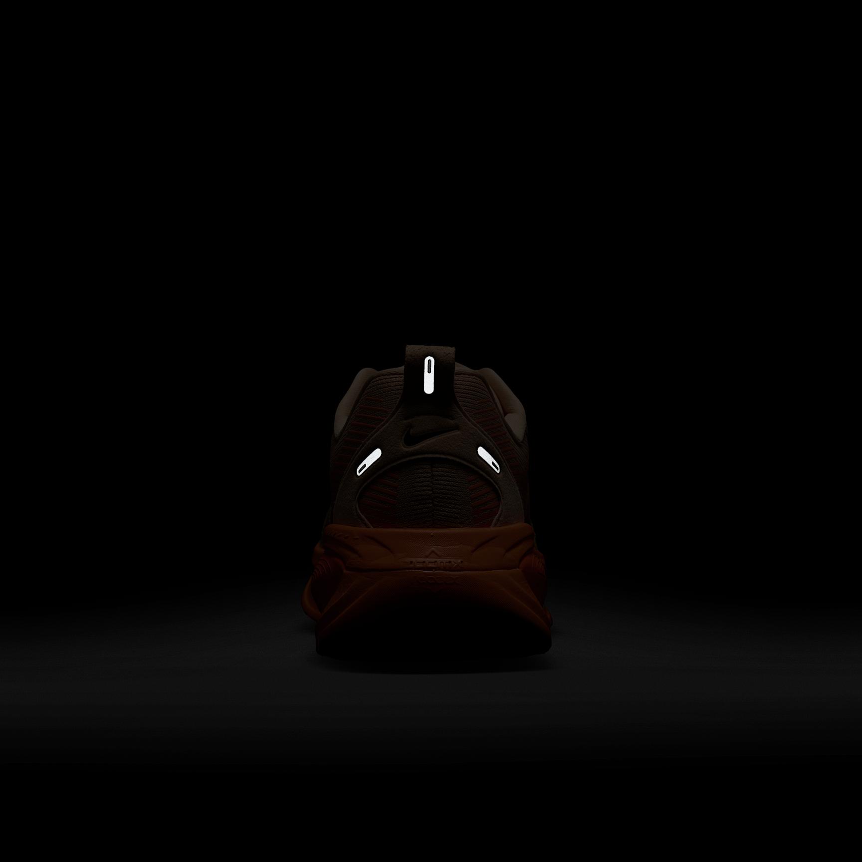 Nike Mens Vomero 18 Road Running Shoes | HM6803-700 Product Image