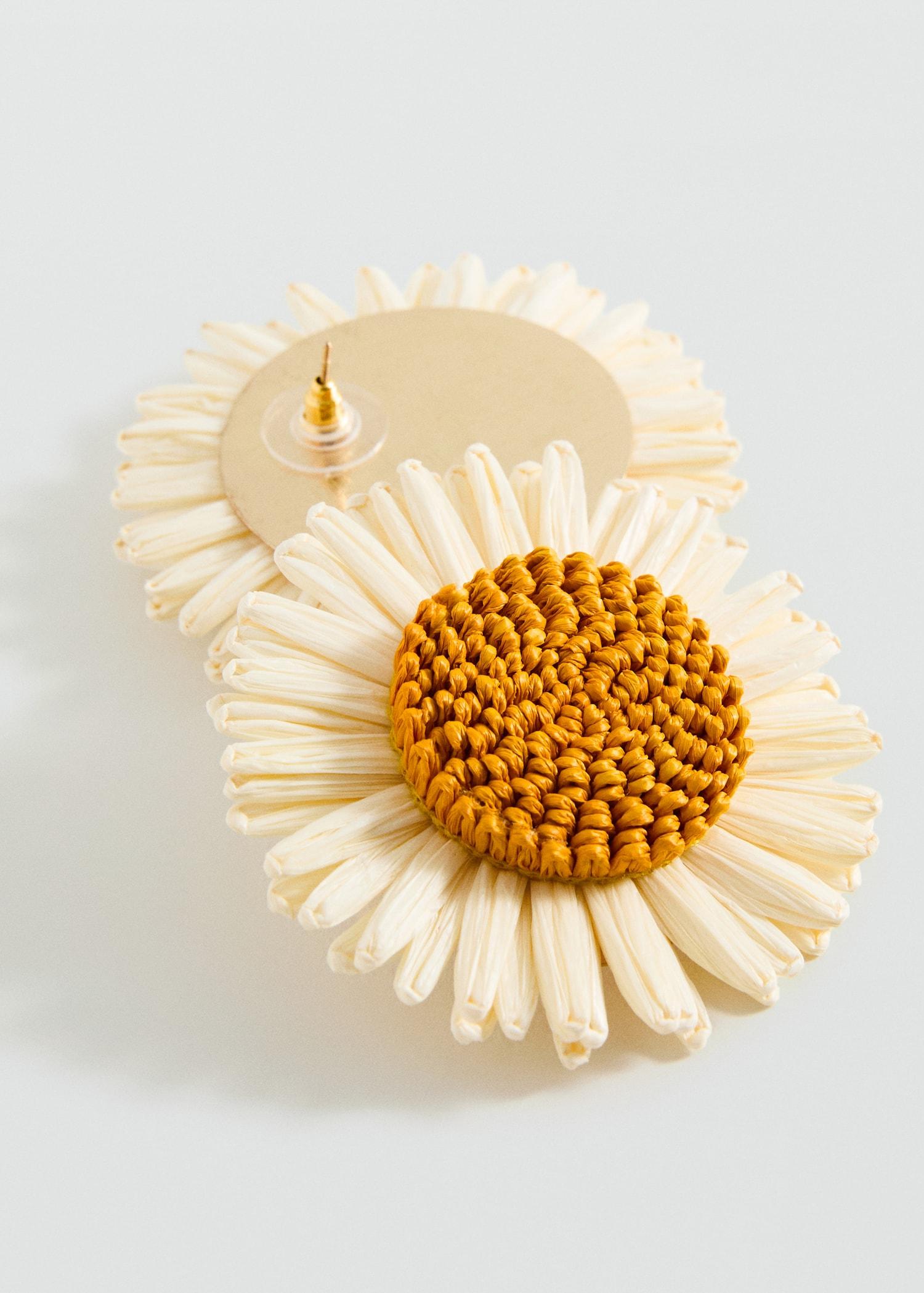 Flowers raffia earrings - Women | MANGO USA Product Image