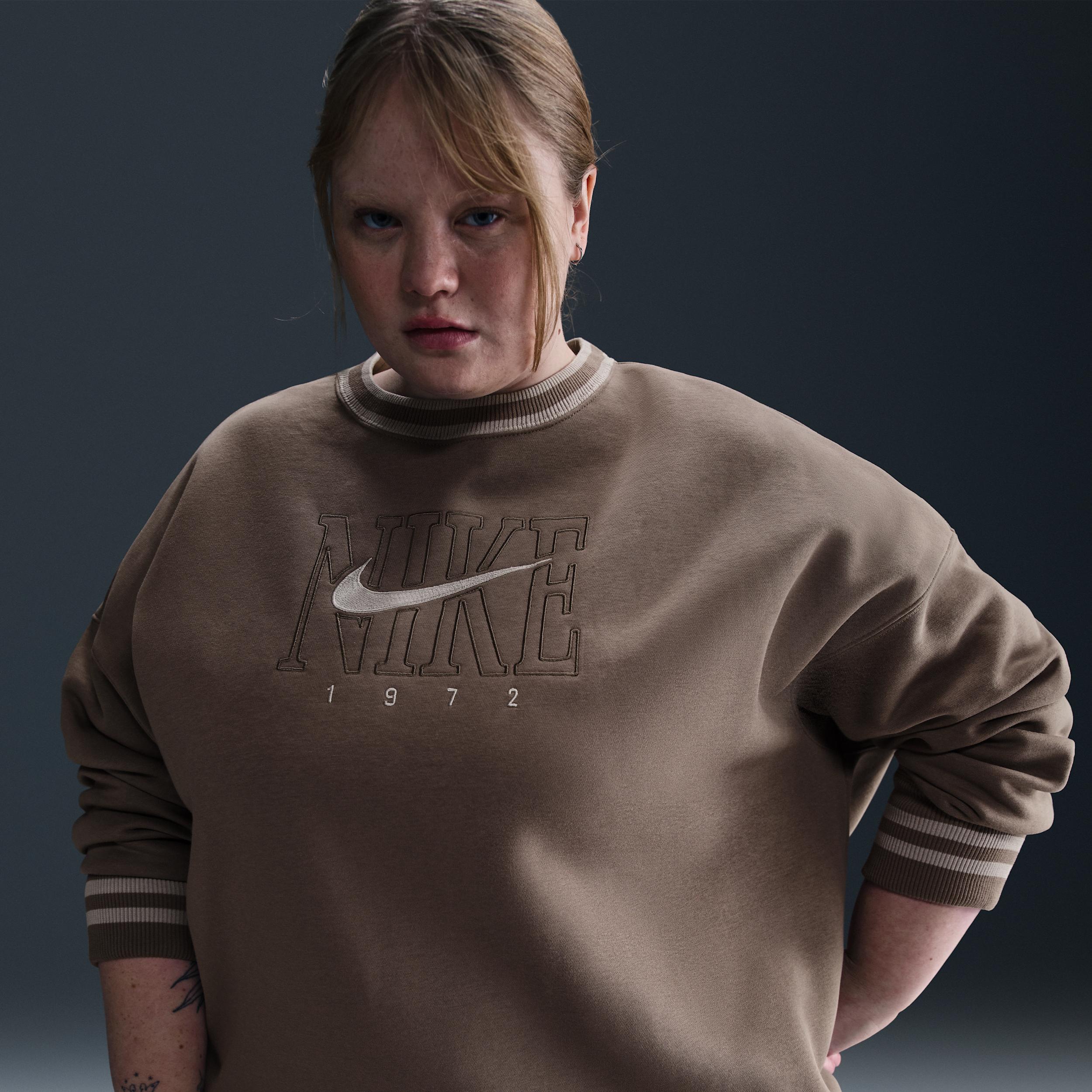Women's Nike Sportswear Phoenix Fleece Oversized Graphic Crew-Neck Sweatshirt (Plus Size) Product Image