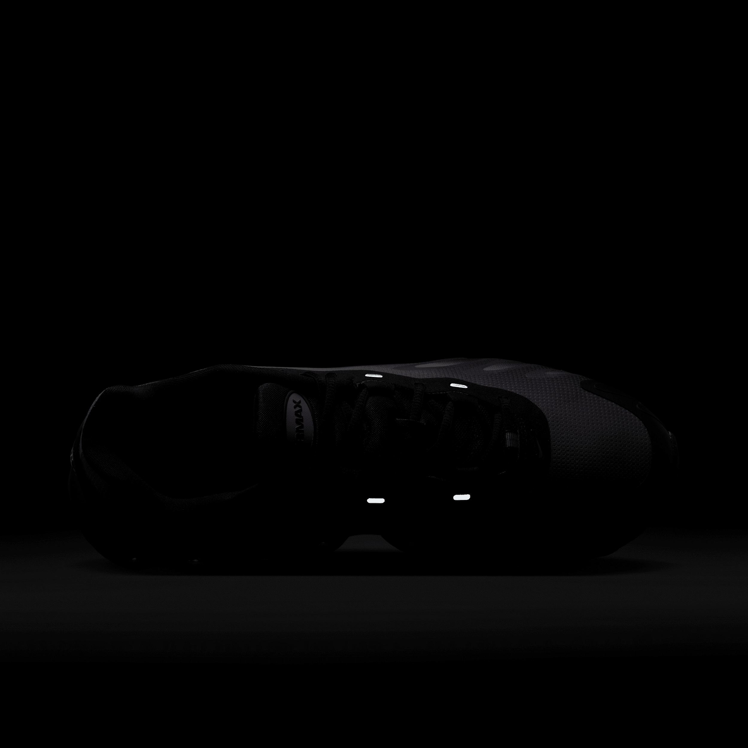 Nike Men's Air Max Dn8 Shoes Product Image