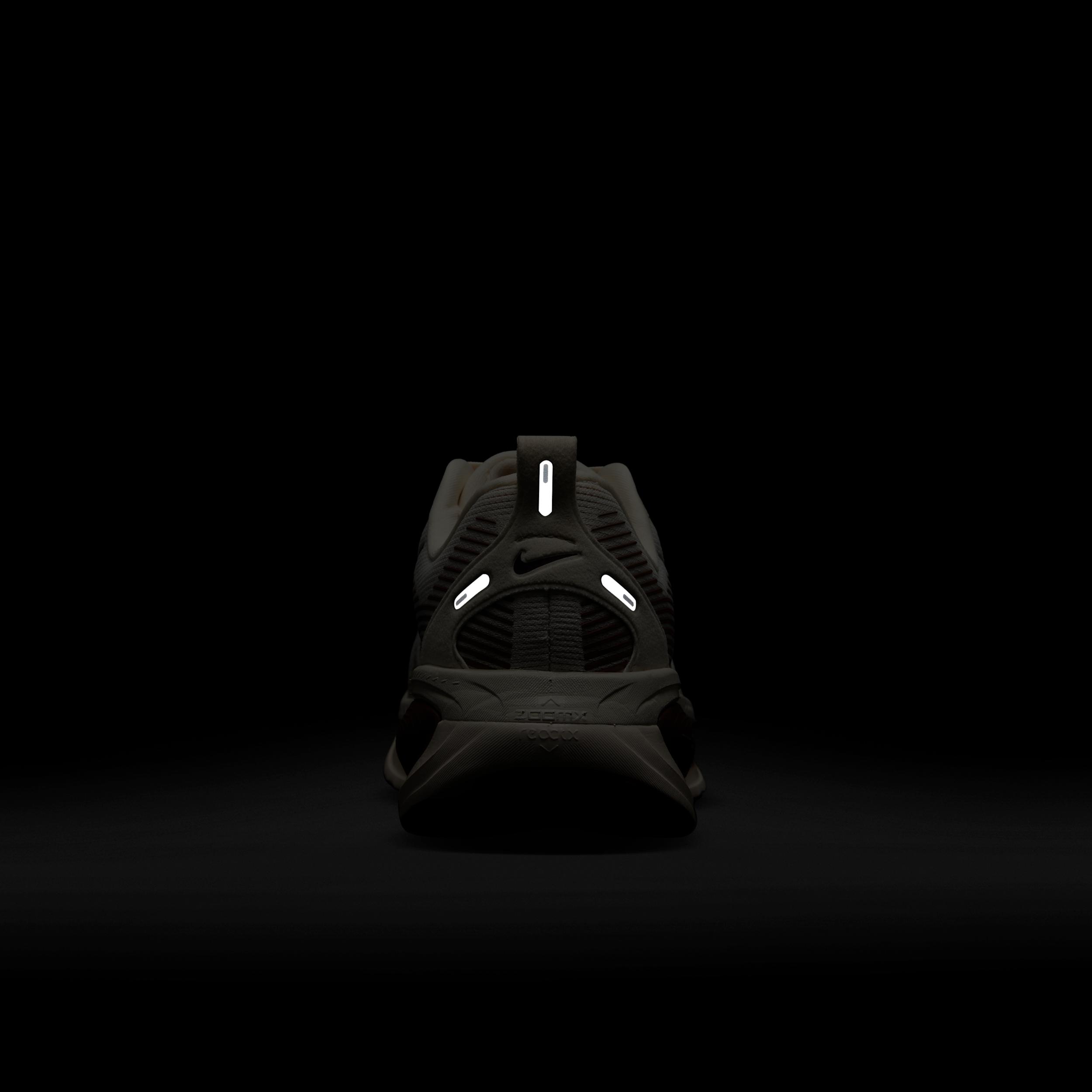 Nike Womens Vomero 18 Road Running Shoes | HM6804-108 Product Image