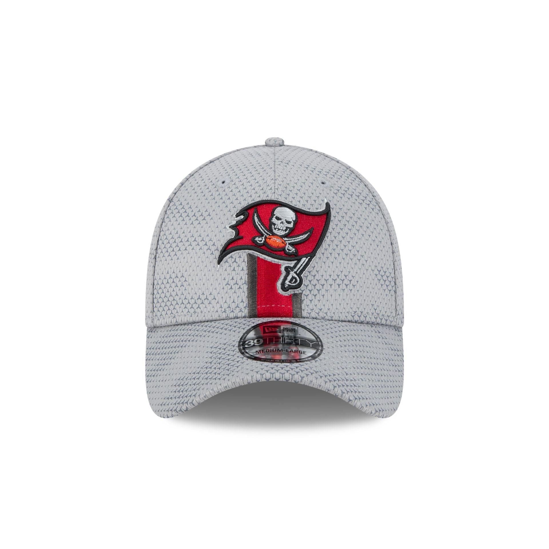 Tampa Bay Buccaneers 2024 Sideline Gray 39THIRTY Stretch Fit Hat Male Product Image