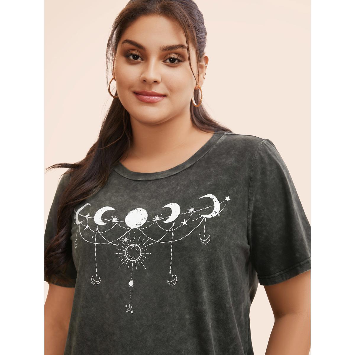 Plus Size Moon & Star Print Vintage Graphic T-shirt Black Women Casual Art&design Dailywear T-shirts BloomChic 26/4X Product Image