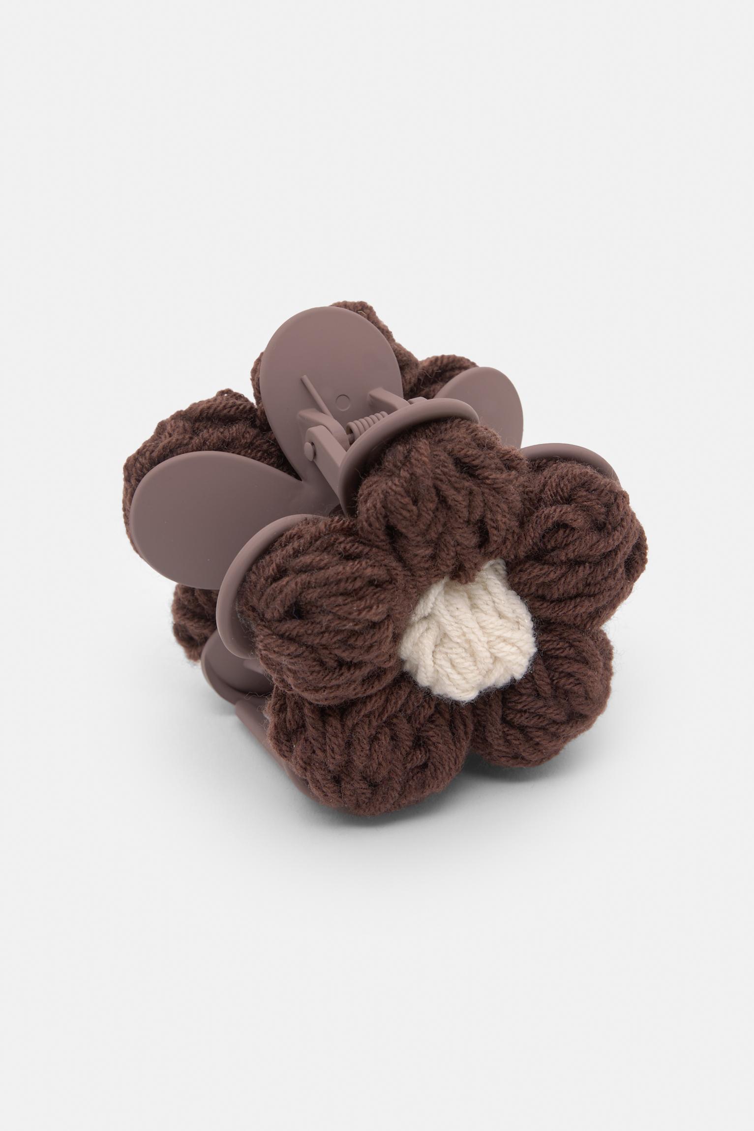 Crochet flower hair clip Product Image