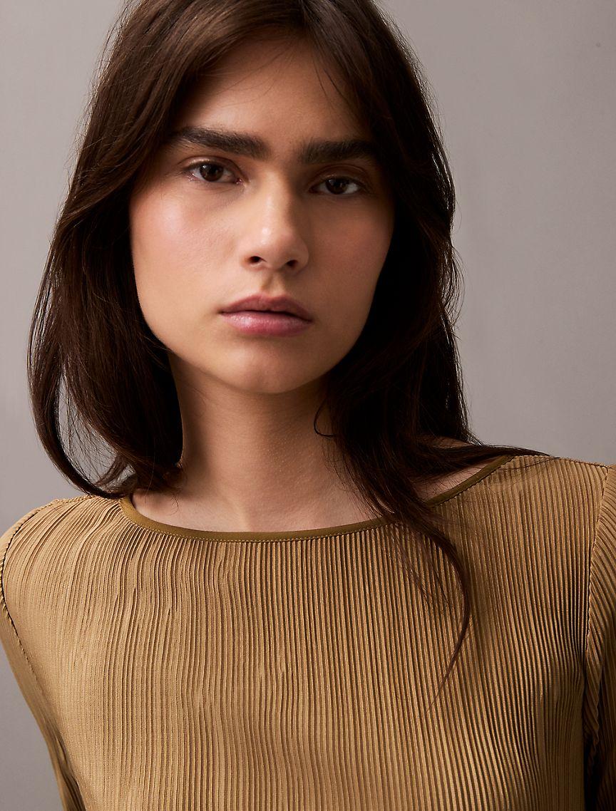 Plisse Low Back Slim T-Shirt Product Image