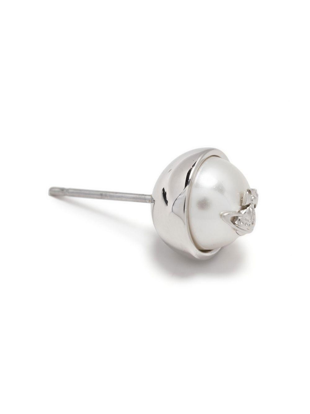 Orb stud earrings Product Image