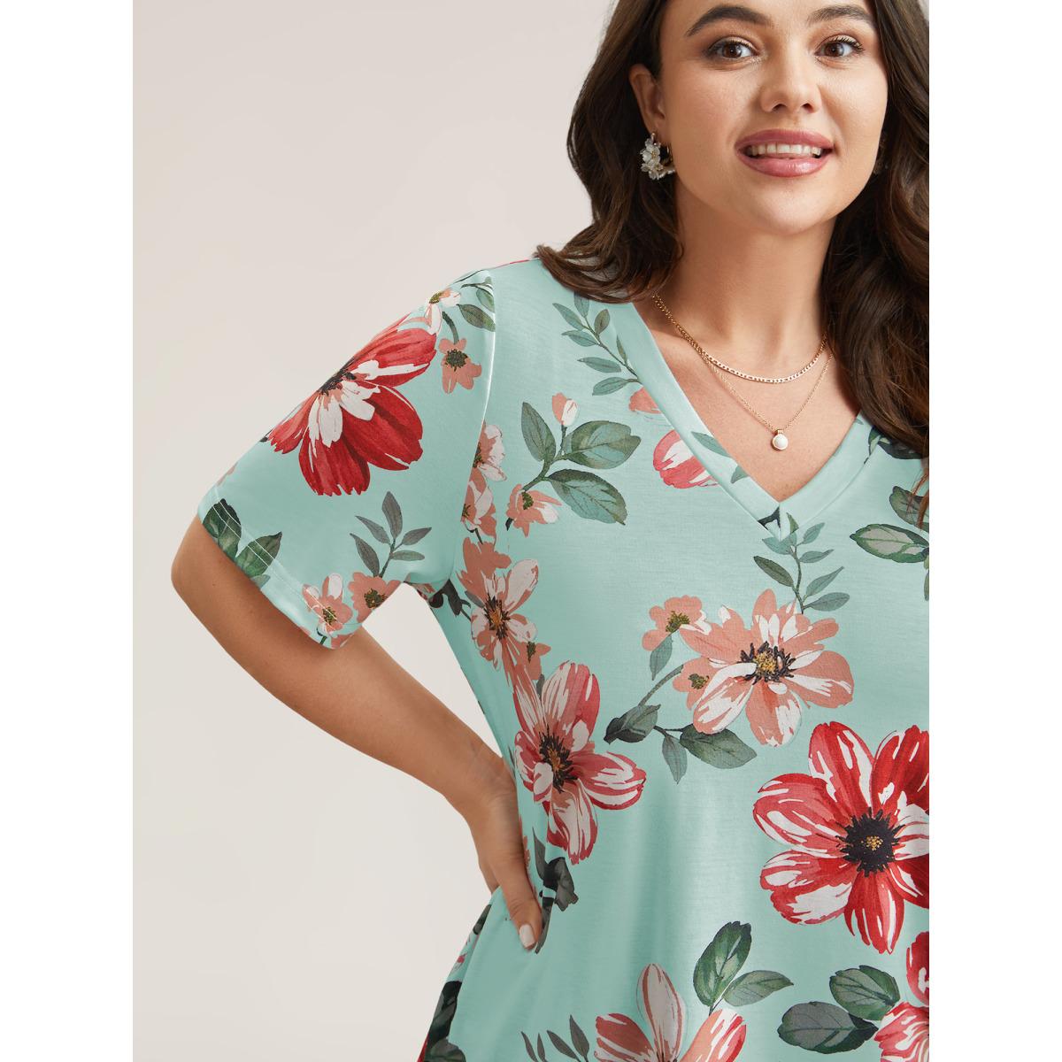 Plus Size Multi-Color Floral Print V-Neck T-Shirt Crepe Women Timeless Non Natural Flowers V-neck Elegant T-shirts BloomChic 30/6X Product Image