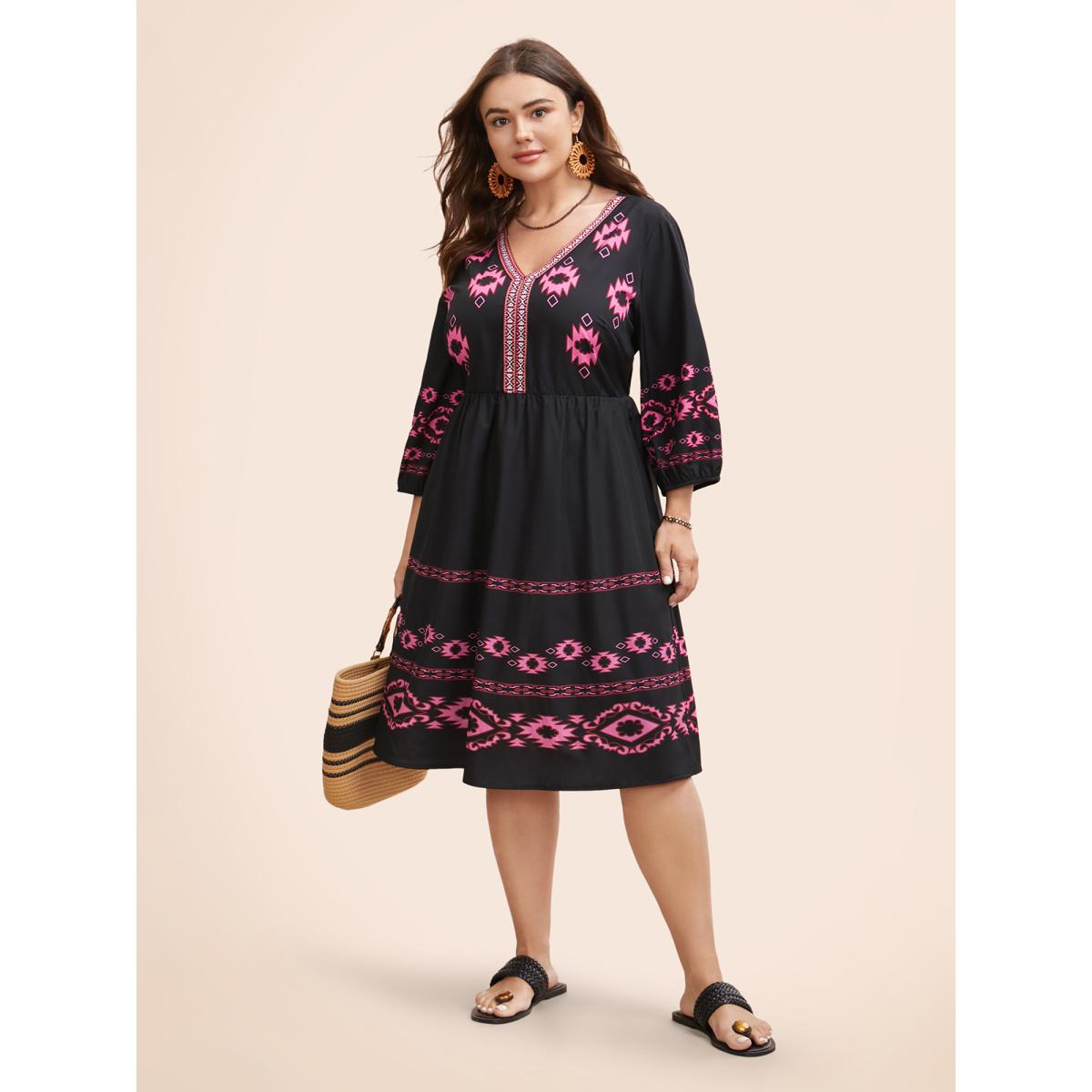 Plus Size V Neck Bandana Print Elastic Waist Dress Black Women Resort Gathered V-neck Elbow-length sleeve Curvy BloomChic 26/4X Product Image