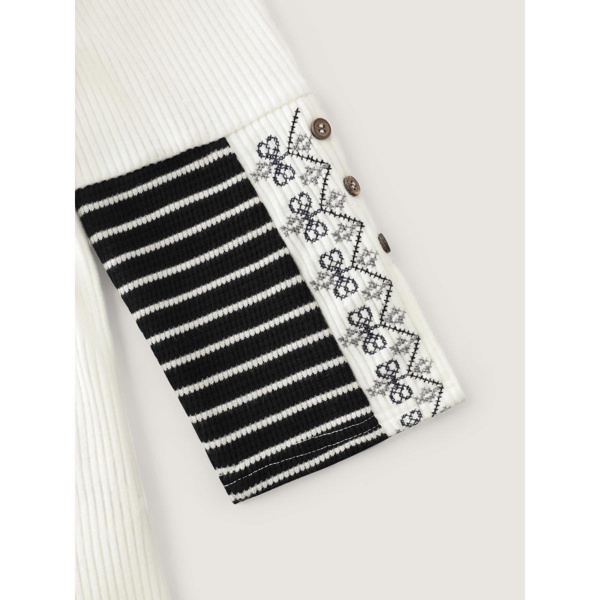 Plus Size Embroidered Sleeve Color Contrast T-Shirt Originalwhite Women Leisure Contrast Round Neck Casual T-shirts BloomChic 28/5X Product Image