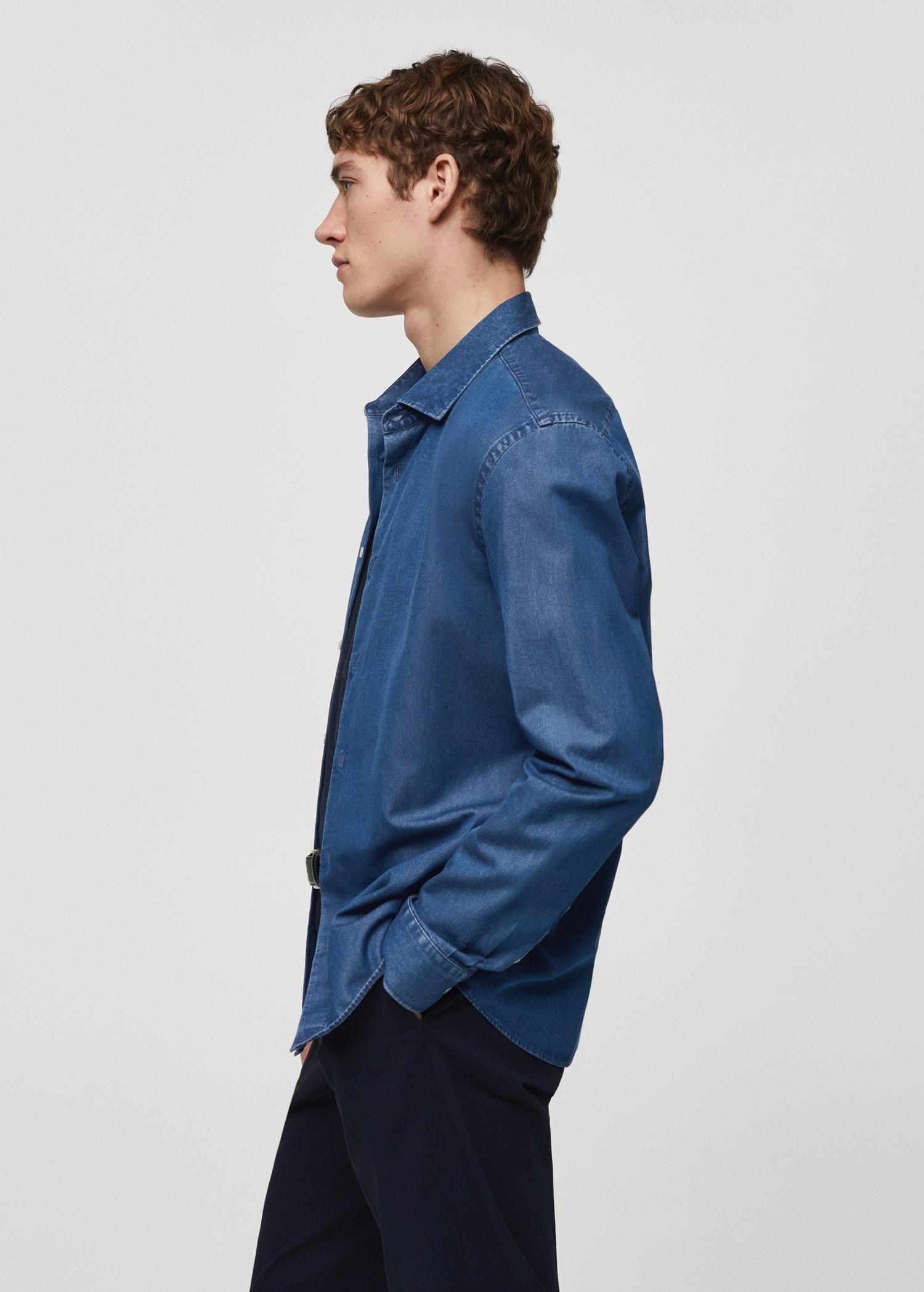 Regular-fit cotton chambray shirt - Men | MANGO USA Product Image