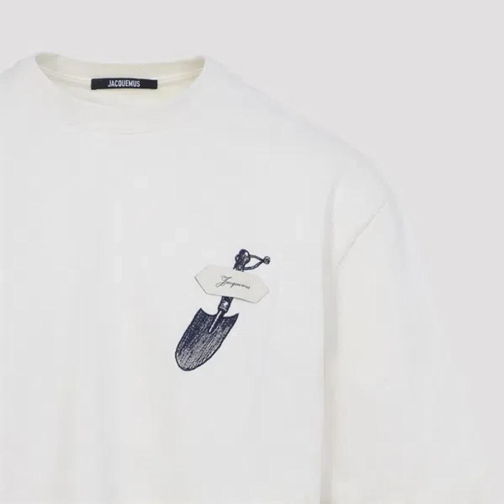 JACQUEMUS Graphic Print Crew Neck Short Sleeve T-shirt In White Product Image
