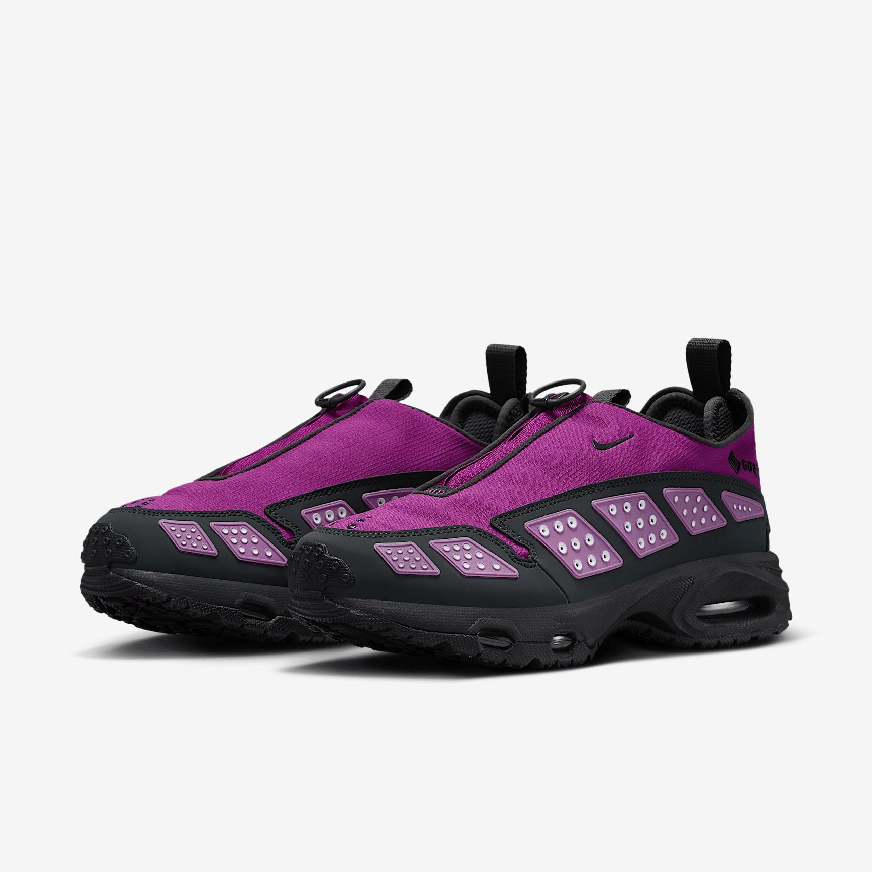 Nike Women's Air Max SNDR GORE-TEX Shoes Product Image