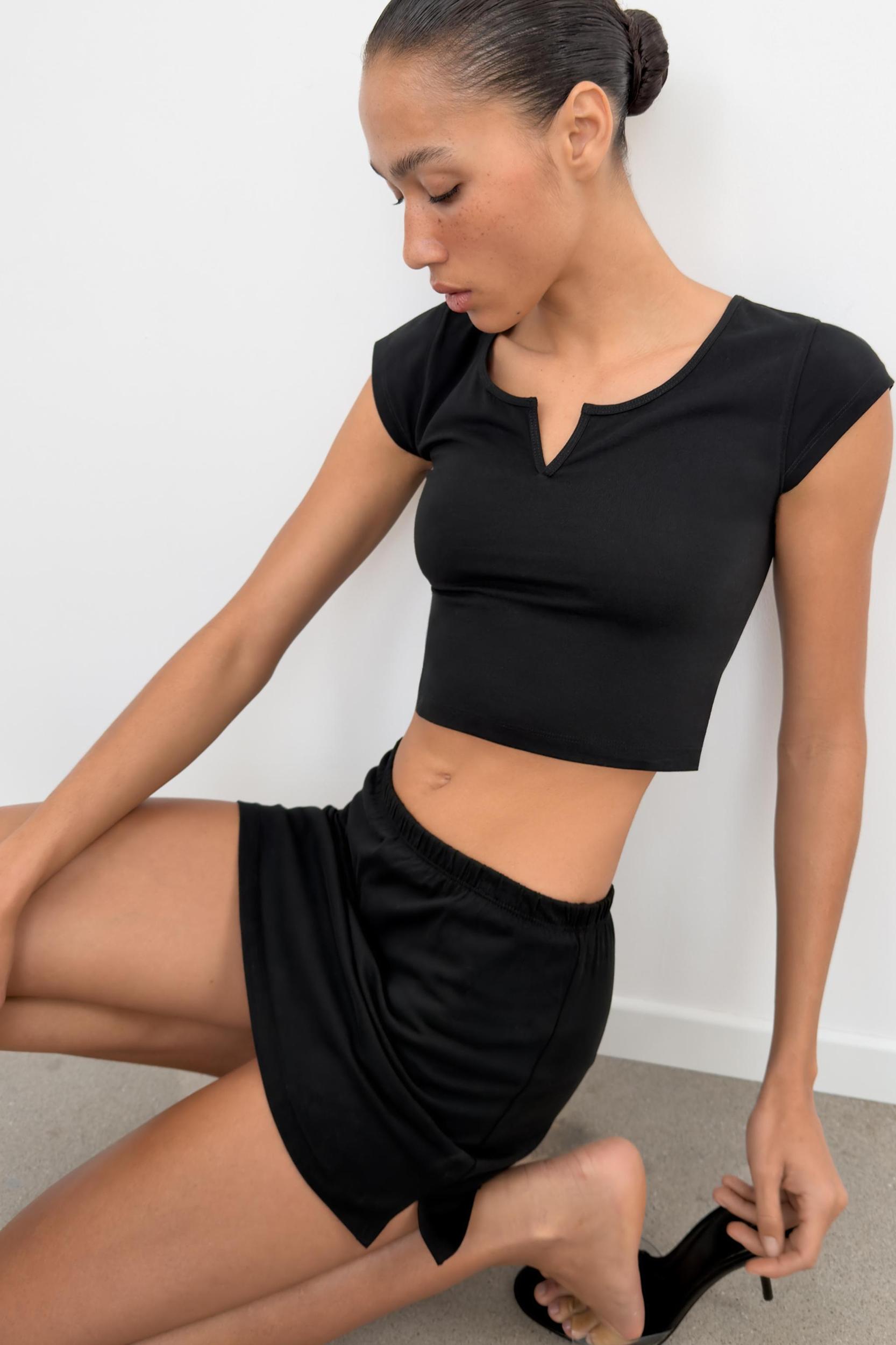 OPENING DETAIL CROP TOP Product Image