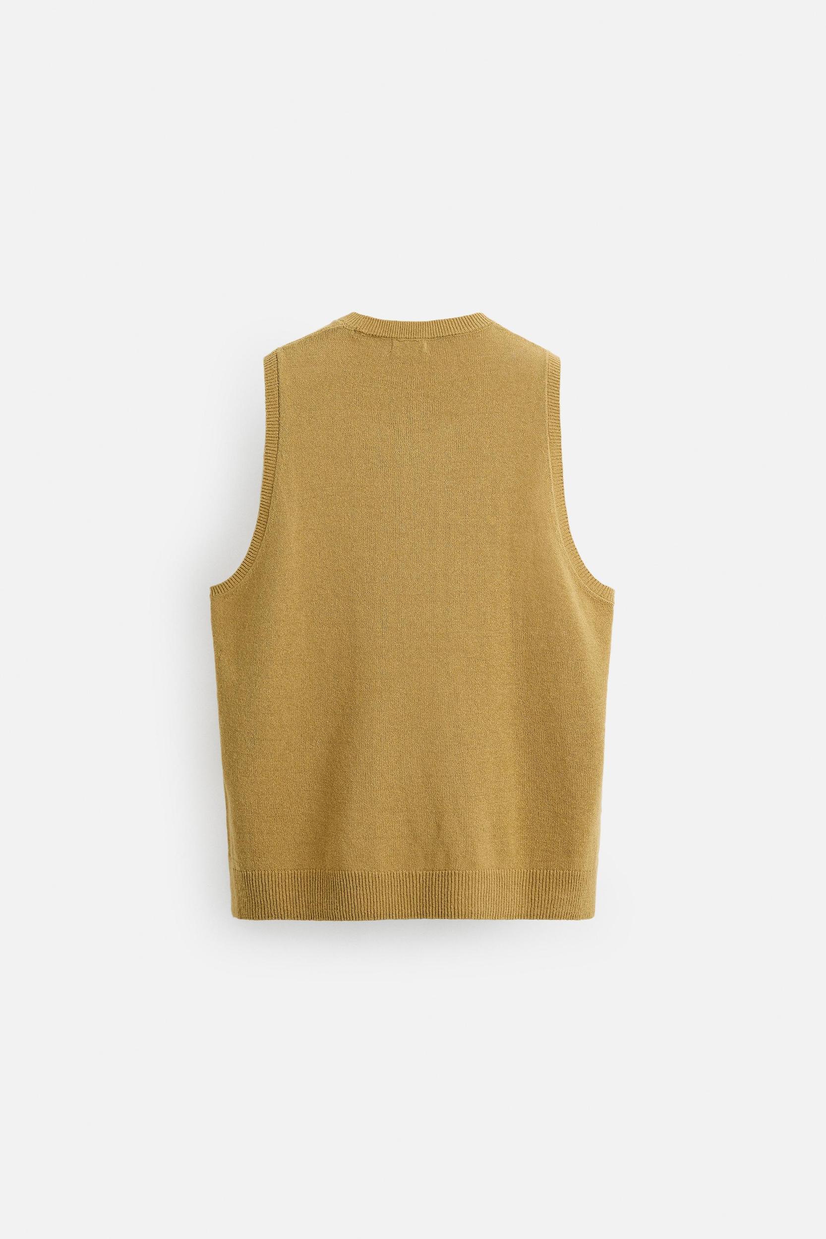 KNIT VEST Product Image