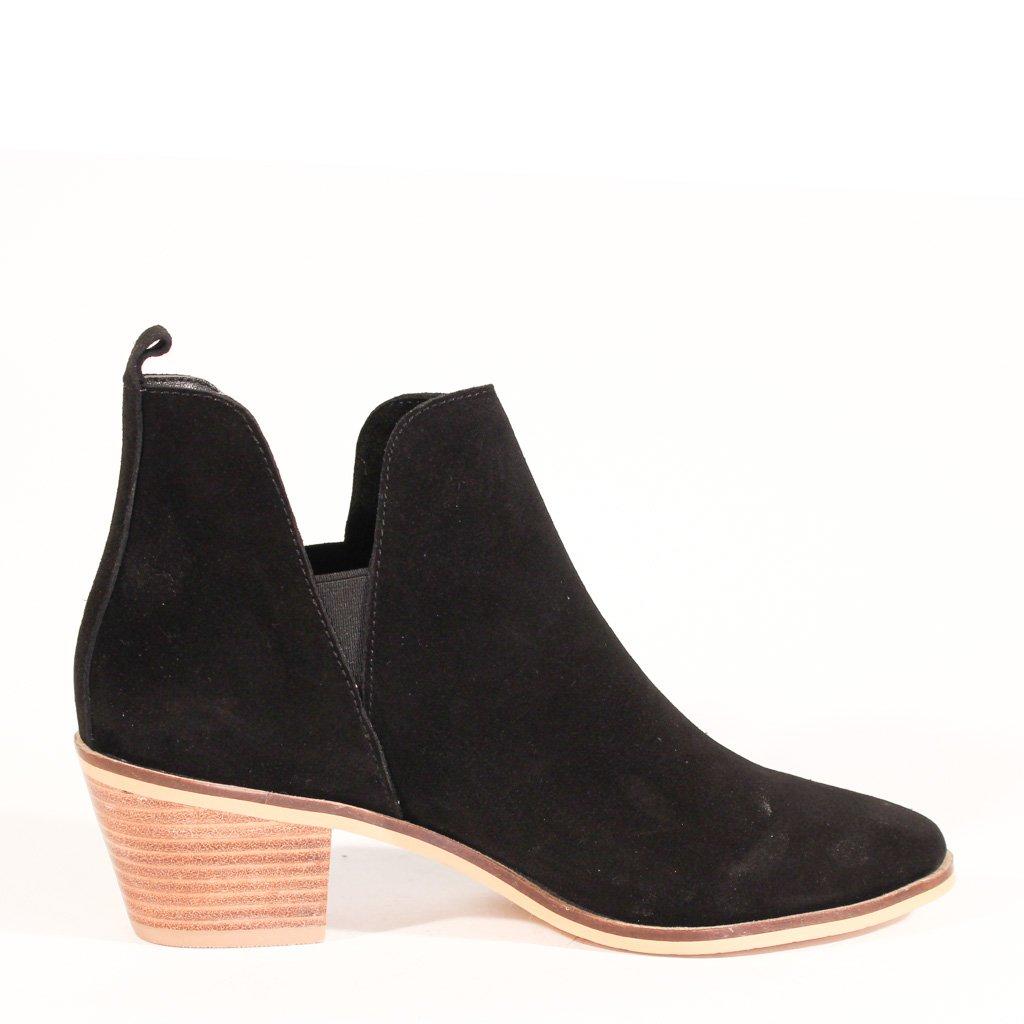William Heeled Chelsea Boots Product Image