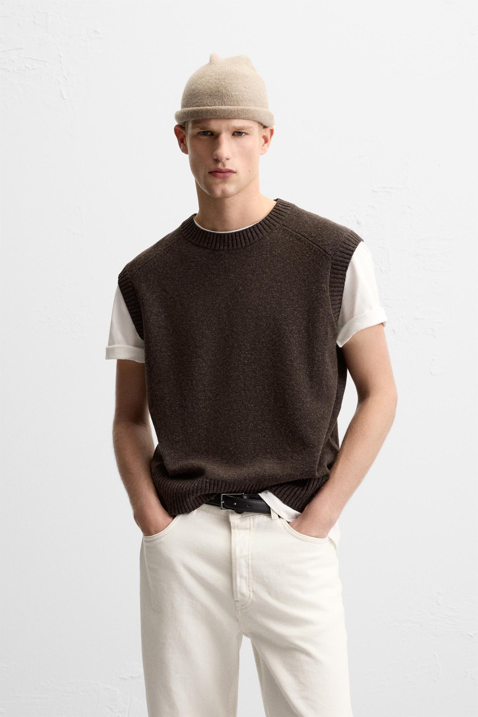 WOOL KNIT VEST Product Image