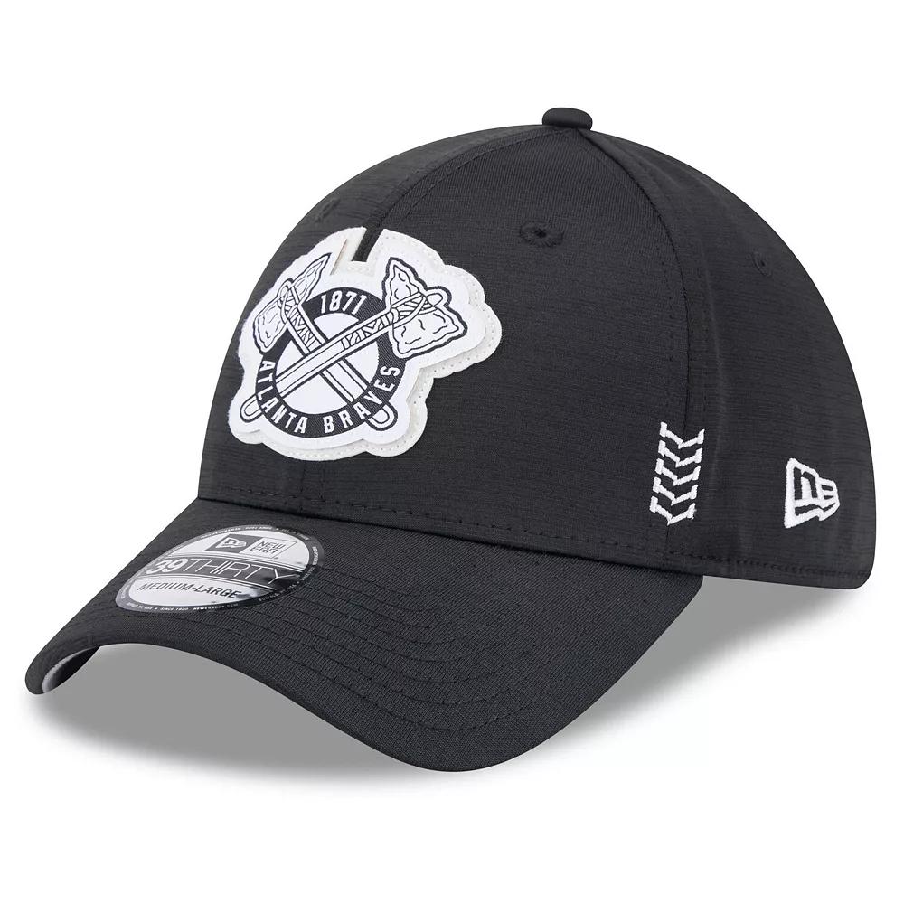 Men's New Era Black Atlanta Braves 2024 Clubhouse 39THIRTY Flex Fit Hat,  Product Image