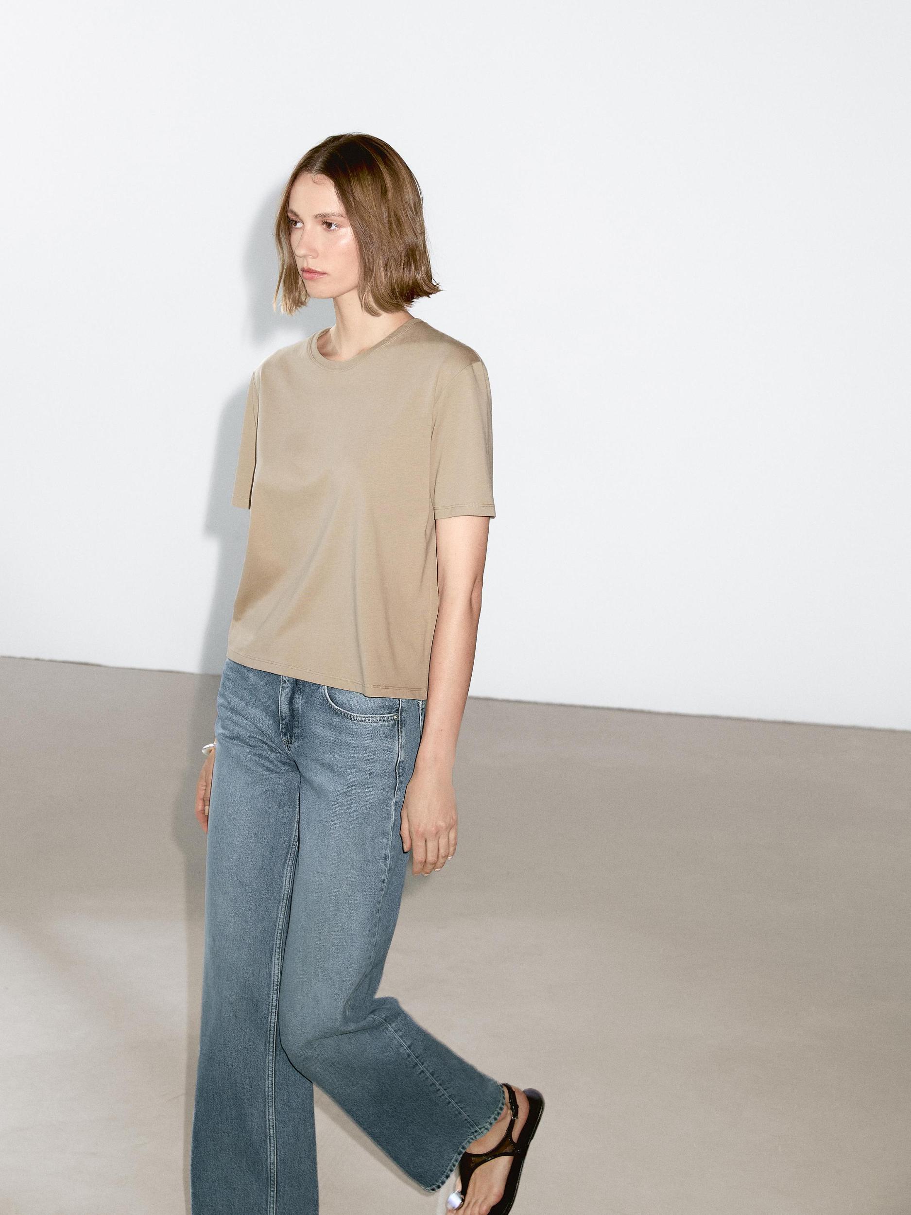 100% cotton lightweight T-shirt Product Image