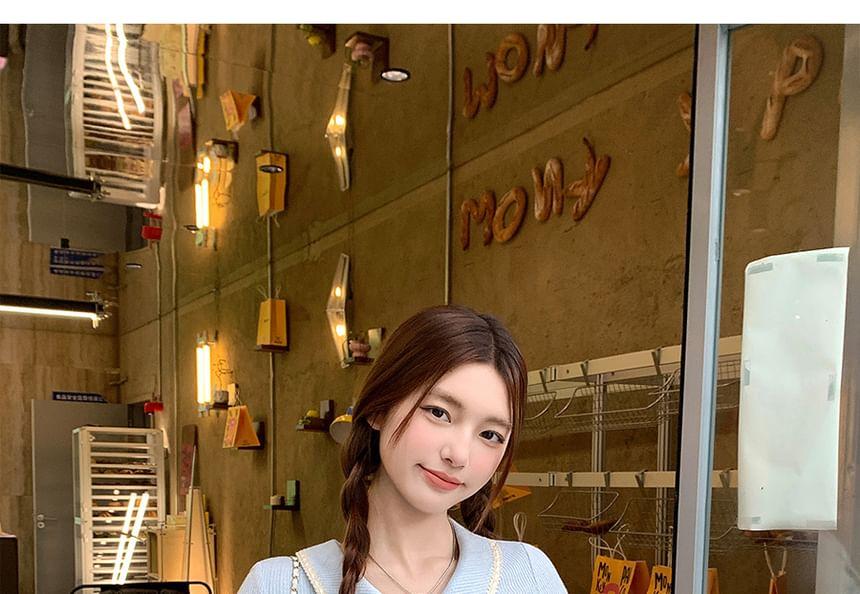 Short-Sleeve Asymmetrical Collar Contrast Trim Ruched Crop T-Shirt Product Image