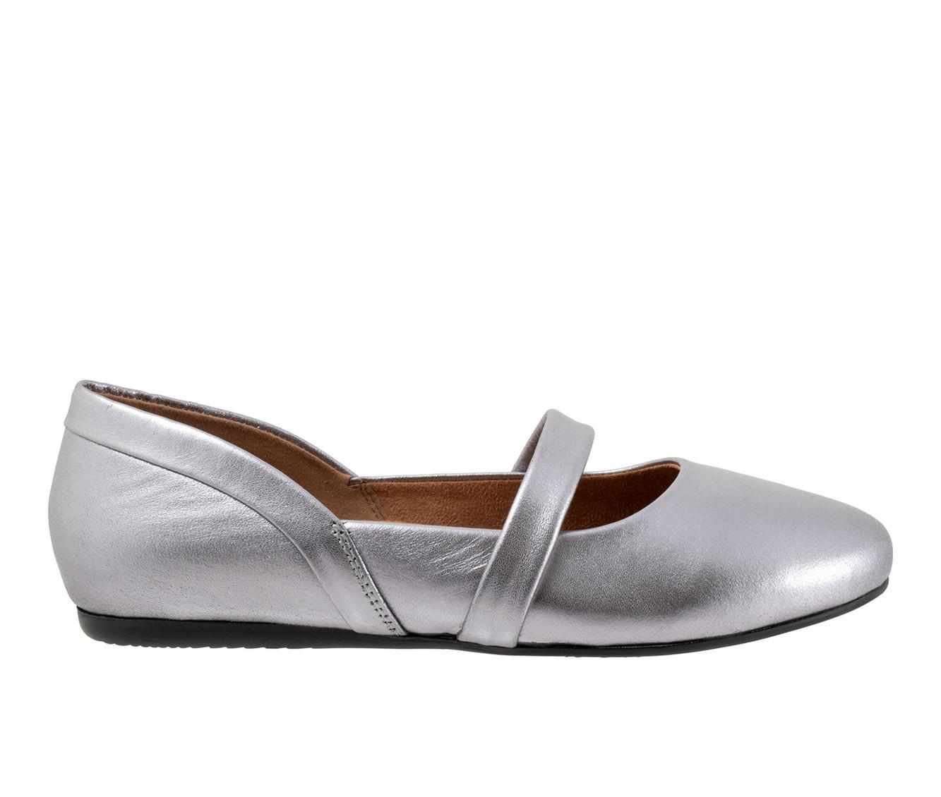 Women's Softwalk Samara Flats Product Image