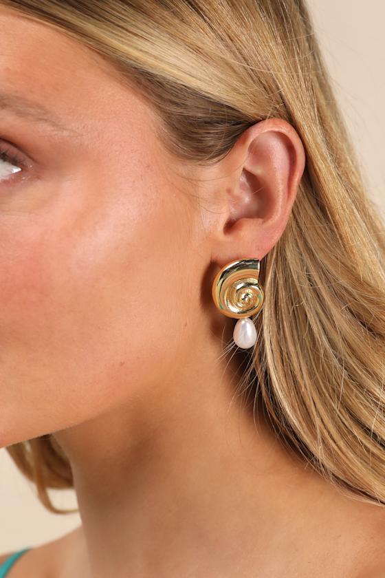 Cerith Gold Shell Pearl Earrings Product Image