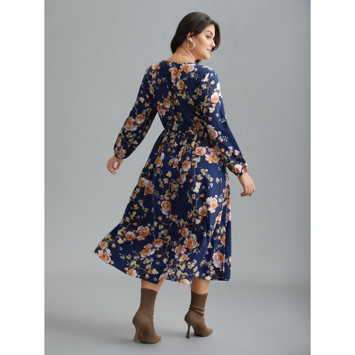 Plus Size Floral Shirred V-Neck Maxi Dress DarkBlue Women Elegant Shirred V-neck Long Sleeve Curvy BloomChic 28/5X Product Image