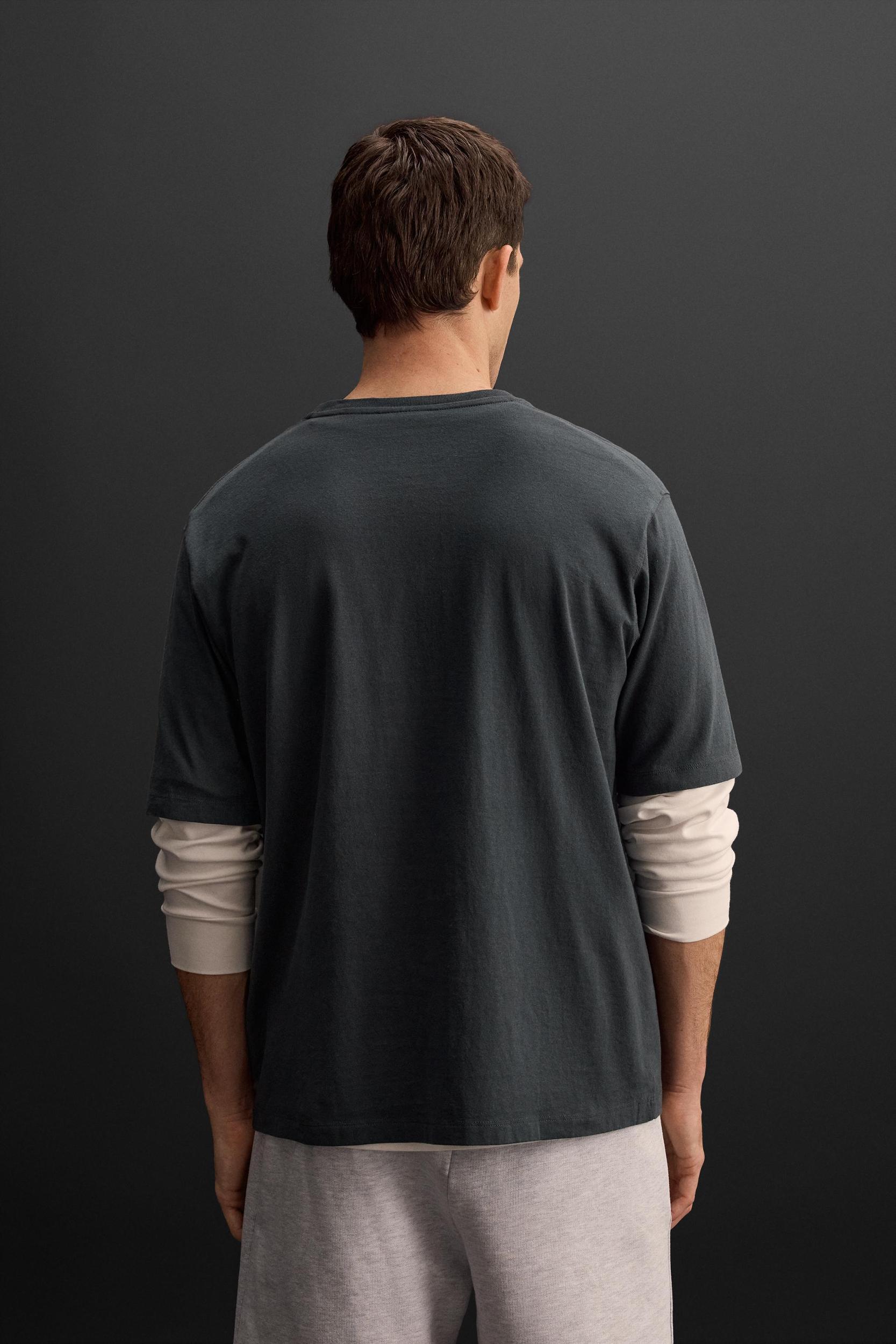 RUNNING GRAPHIC PRINT T-SHIRT Product Image