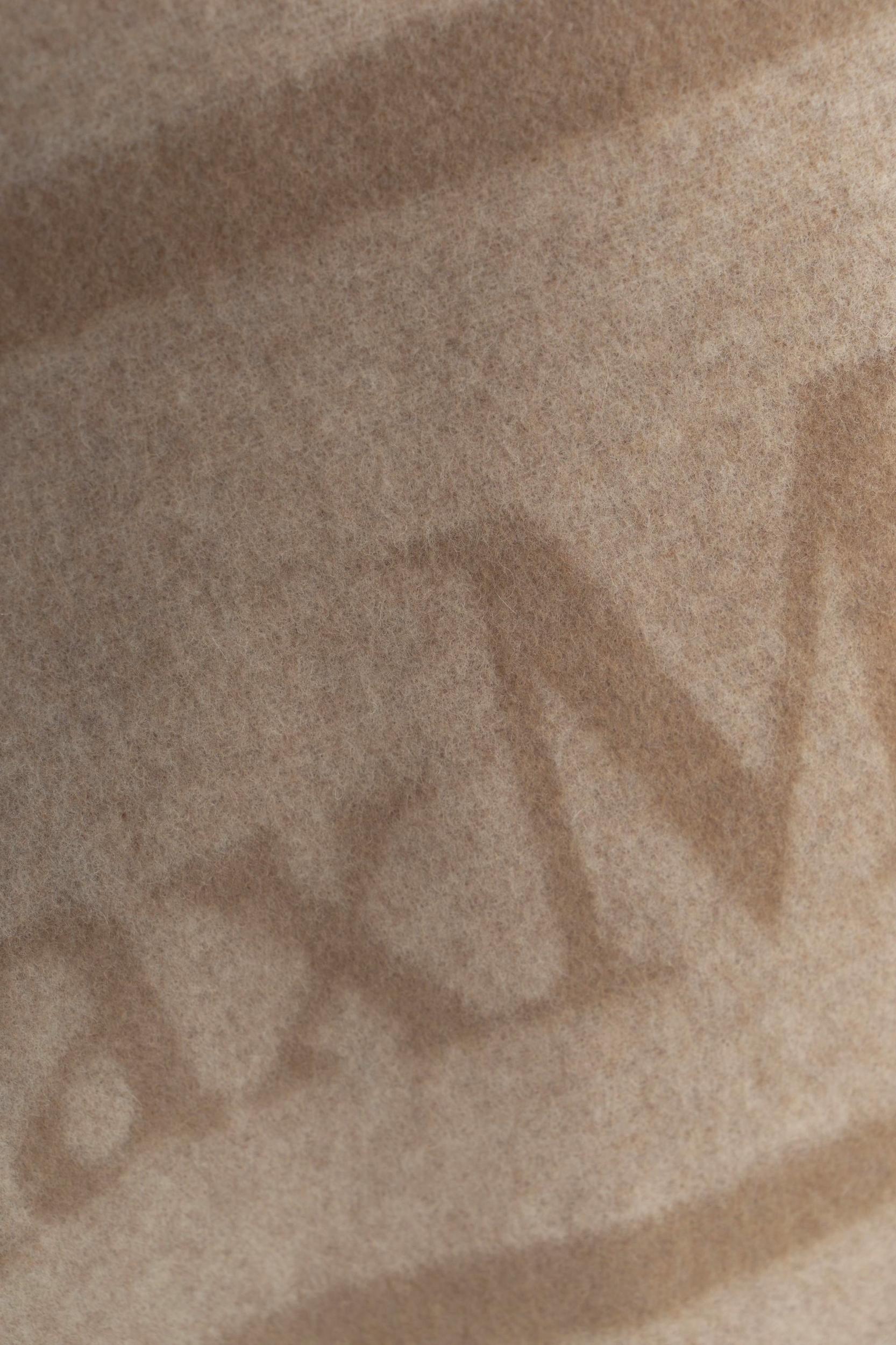 Mantle fringe details Product Image