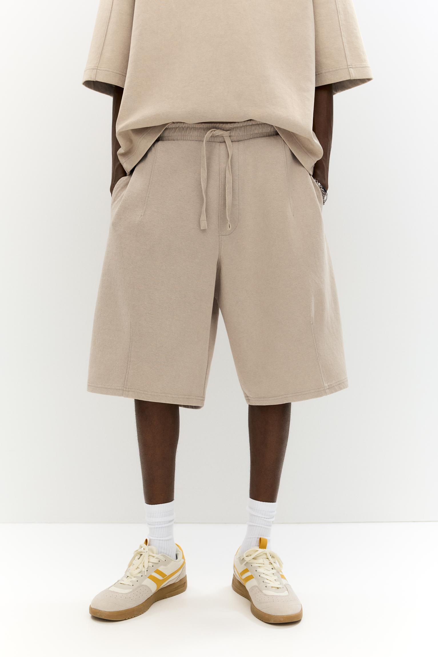 Super baggy Bermuda short sweatpants Product Image
