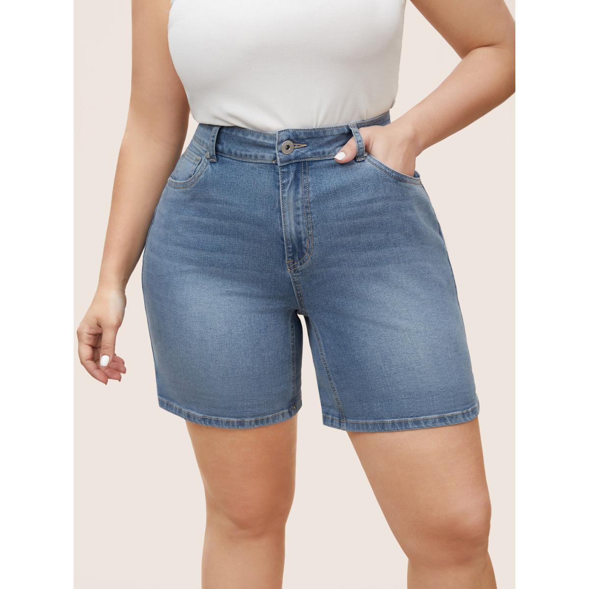 Plus Size Light Wash Roll Hem Slanted Pocket Denim Shorts Women LightBlue Roll Hem High stretch Everyday Slanted pocket Casual Denim Shorts BloomChic 22/3X Product Image