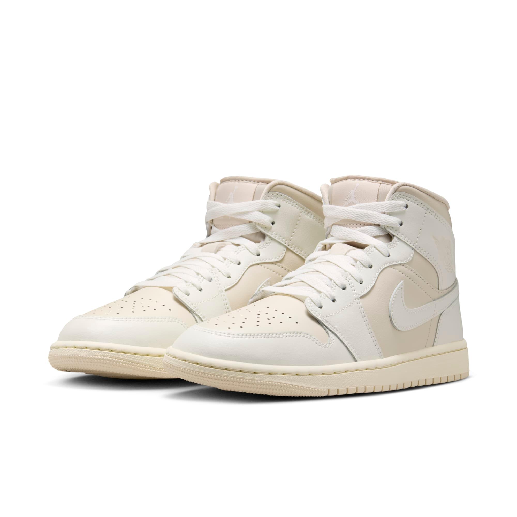 Women's Air Jordan 1 Mid Shoes Product Image