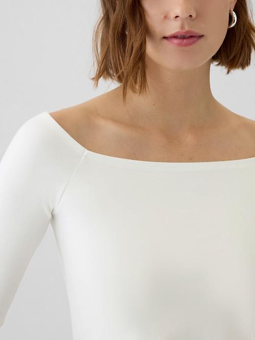 Modern Cropped Off-Shoulder T-Shirt Product Image