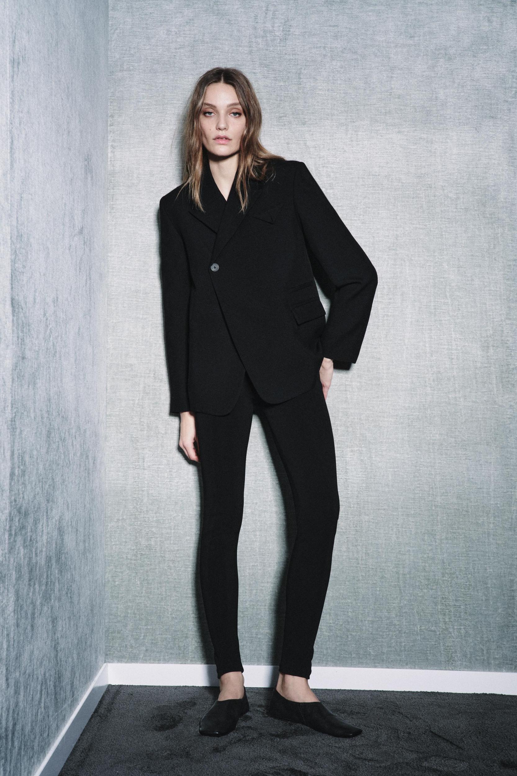 LIMITED EDITION FLAT LEATHER SHOES Product Image