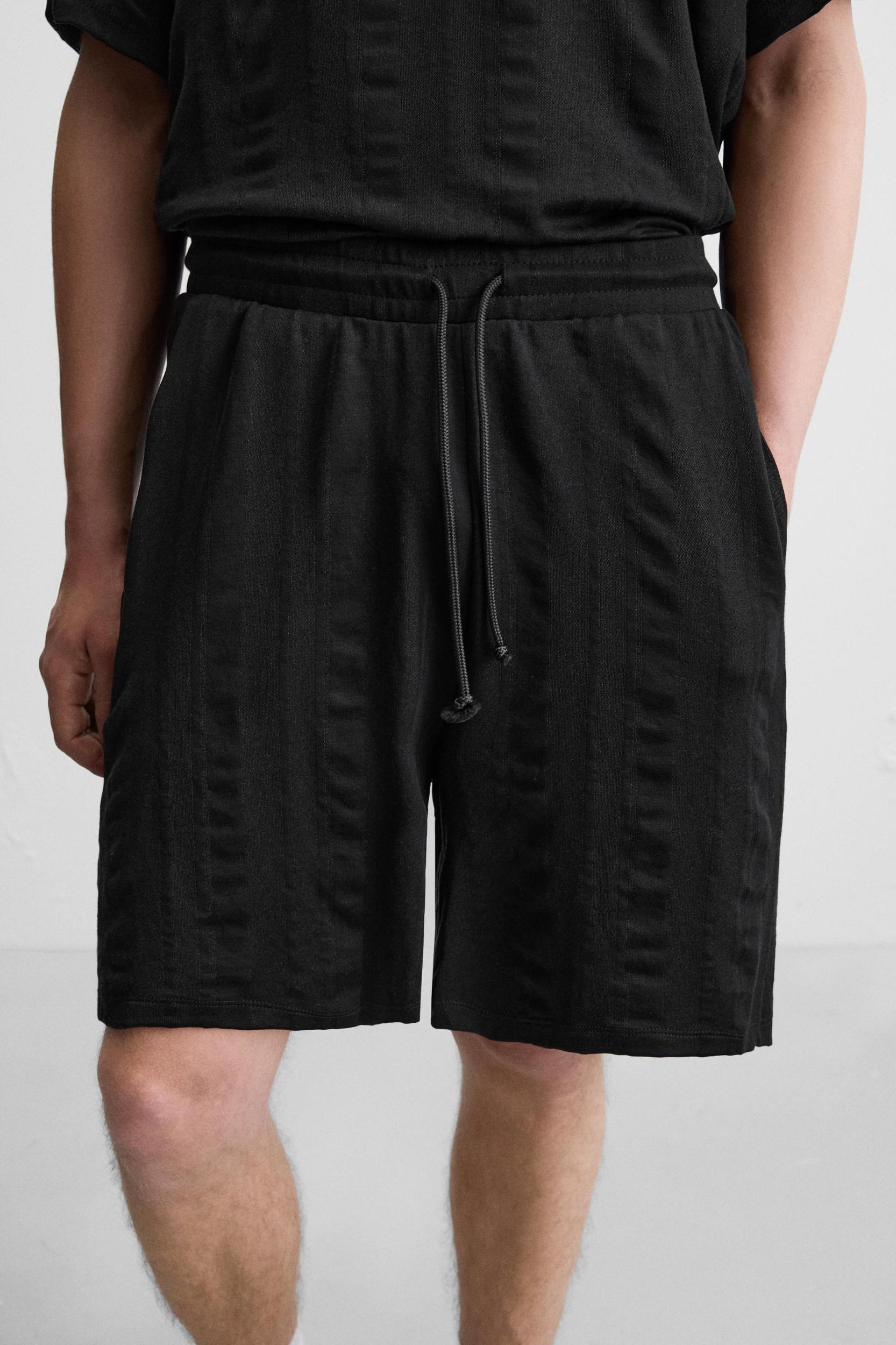 TEXTURED JOGGER SHORTS Product Image