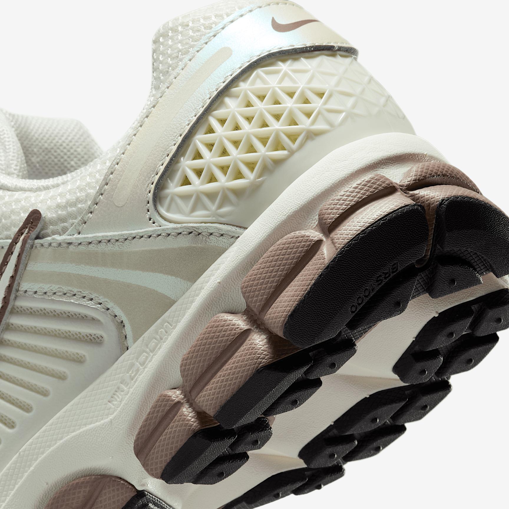 Nike Women's Zoom Vomero 5 Shoes Product Image