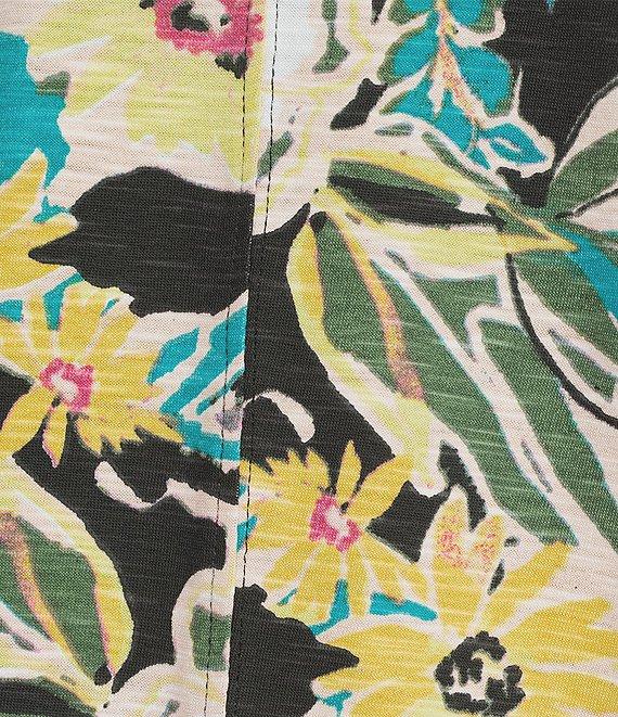 Intro Petite Size Floral V-Neck Short Sleeve Tee Product Image