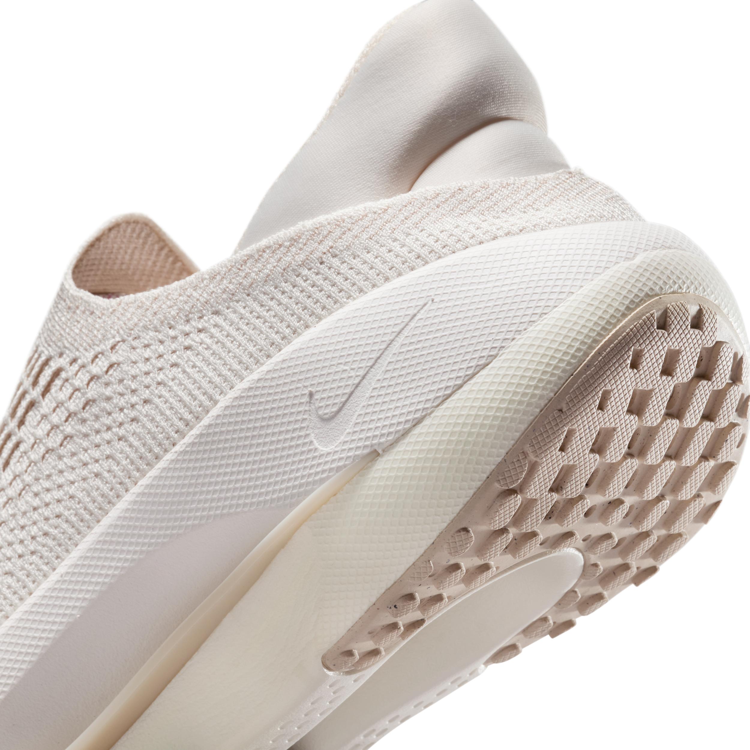 Nike Women's Reina EasyOn Shoes Product Image