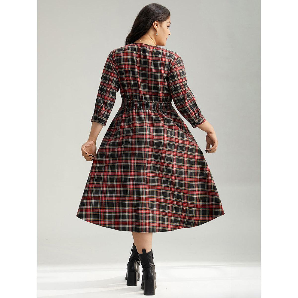 Plus Size Plaid Elastic Waist Shirred Pocket Dress Black Women Elegant Printed V-neck Elbow-length sleeve Curvy Midi Dress BloomChic 12/L Product Image