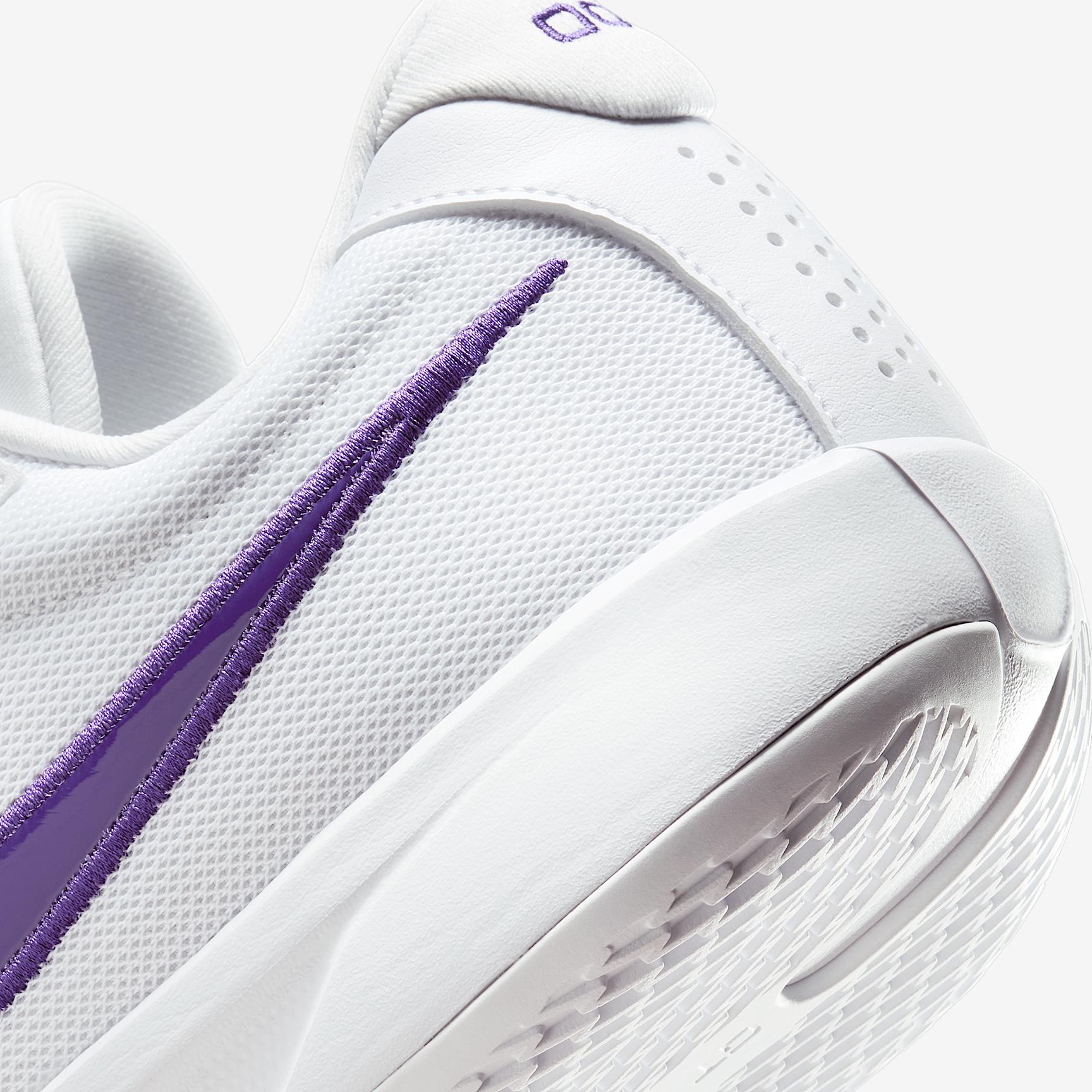 Nike Men's G.T. Cut Academy Basketball Shoes Product Image