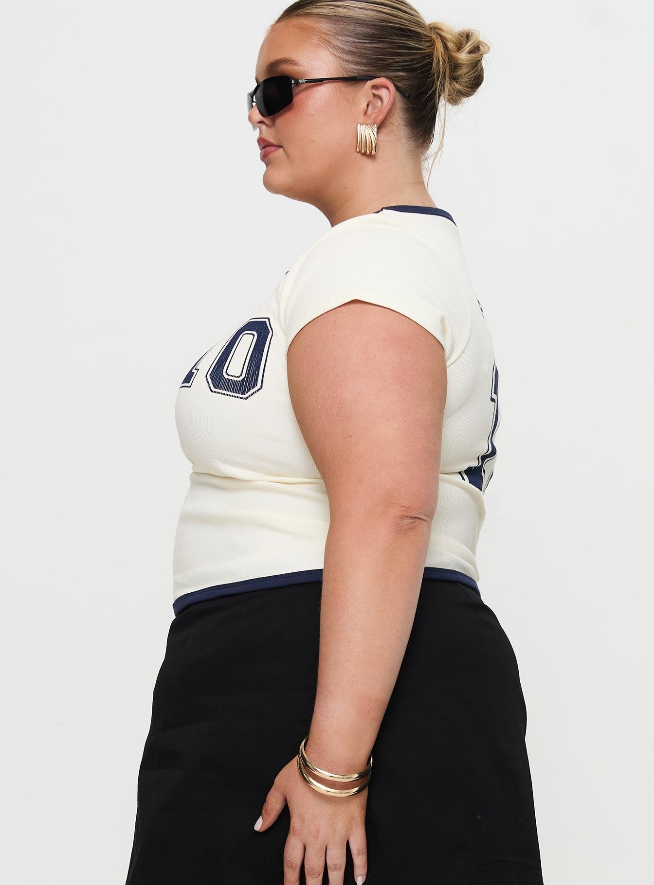 Track Record Graphic Top Cream Curve Product Image