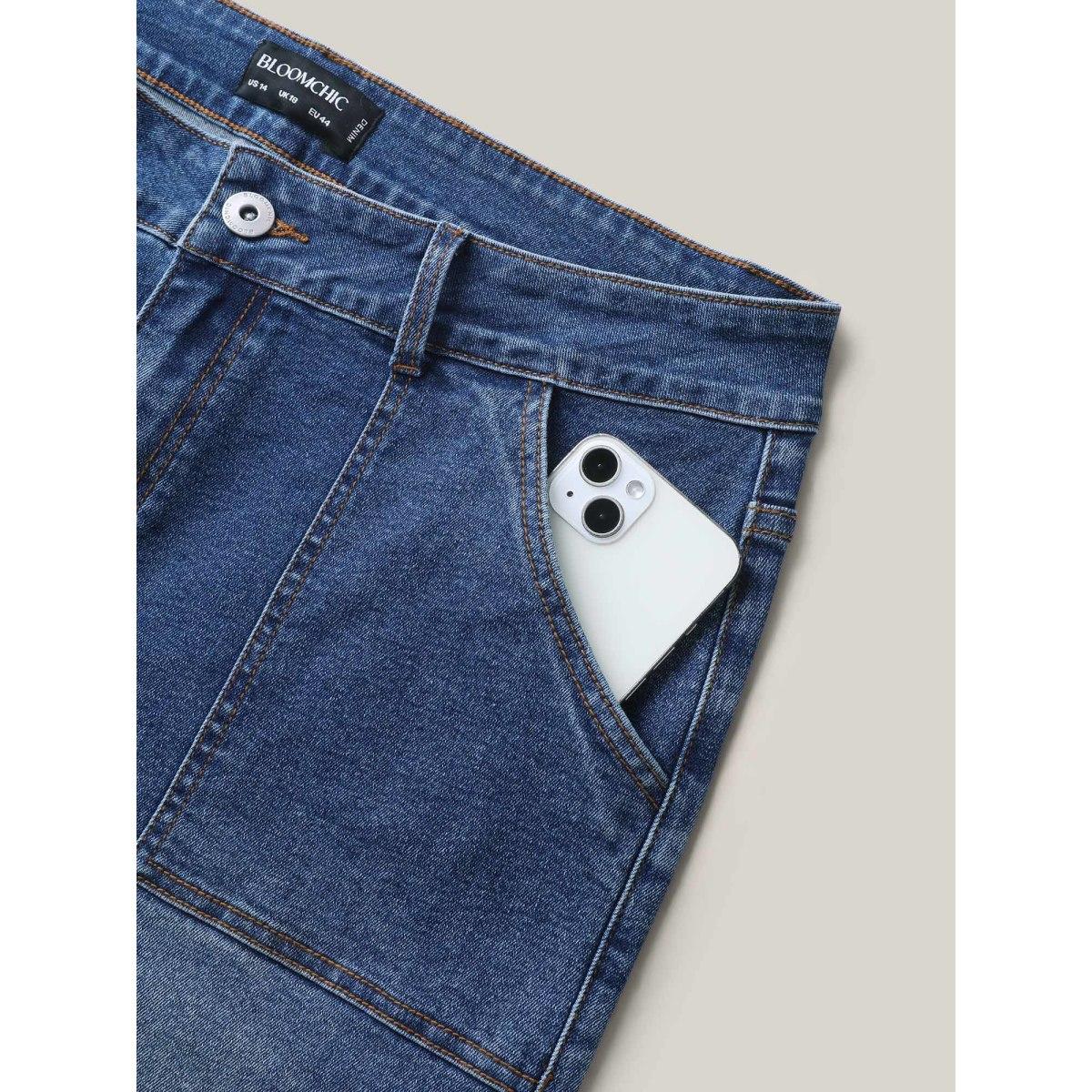 Plus Size Stretchy Mid-Rise Capri Jeans Women Midblue Leisure Medium stretch Slanted pocket Jeans BloomChic 30/6X Product Image