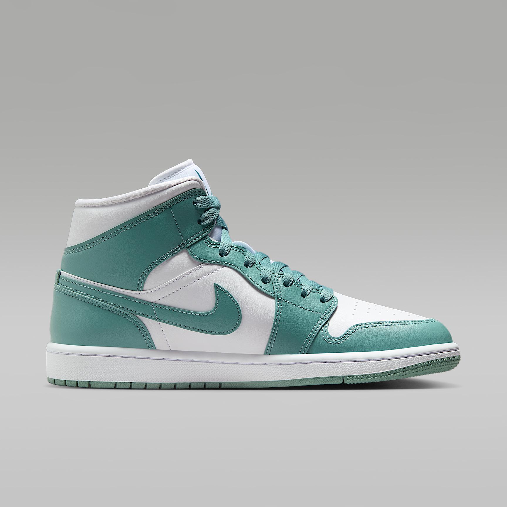 Women's Air Jordan 1 Mid Shoes Product Image