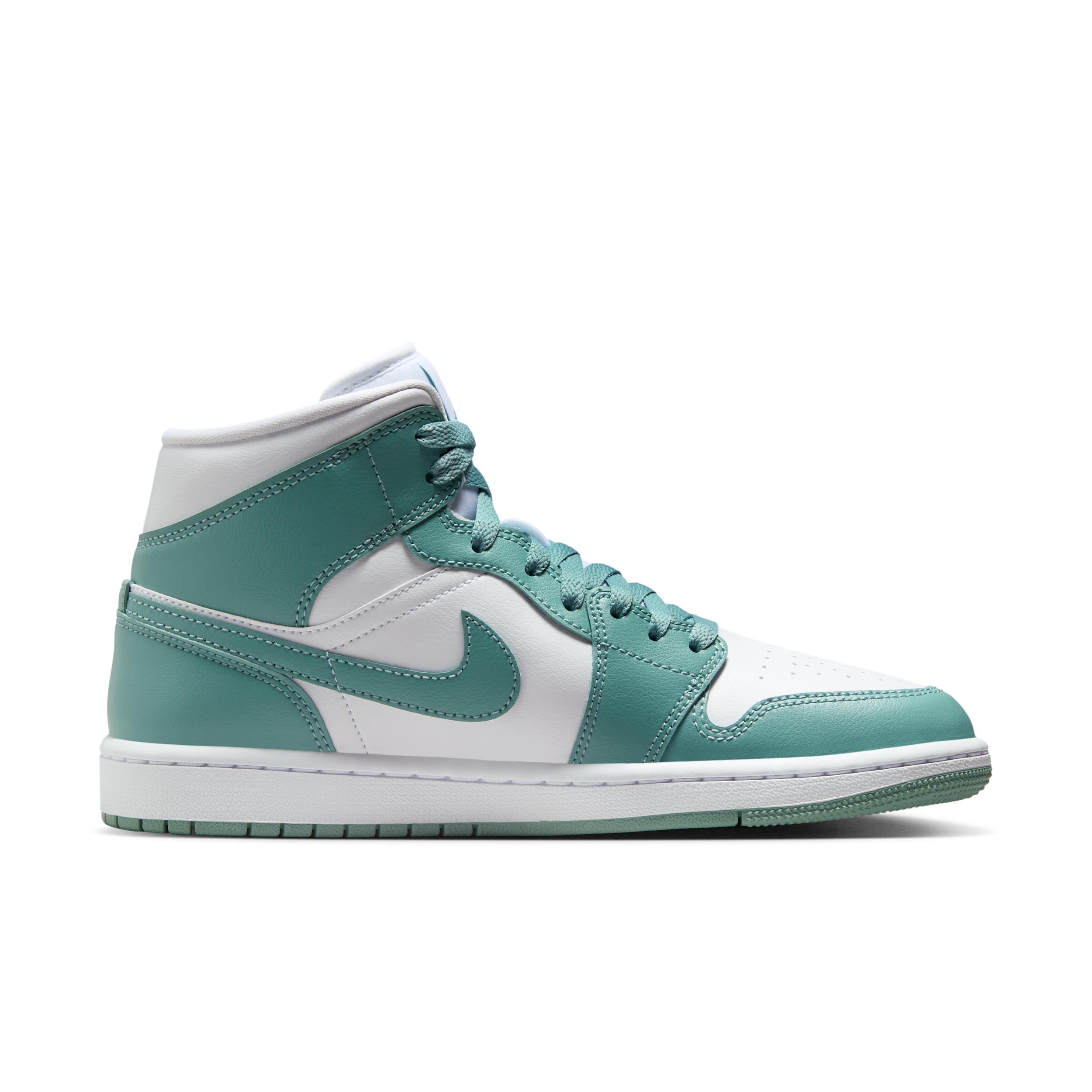 Women's Air Jordan 1 Mid Shoes Product Image
