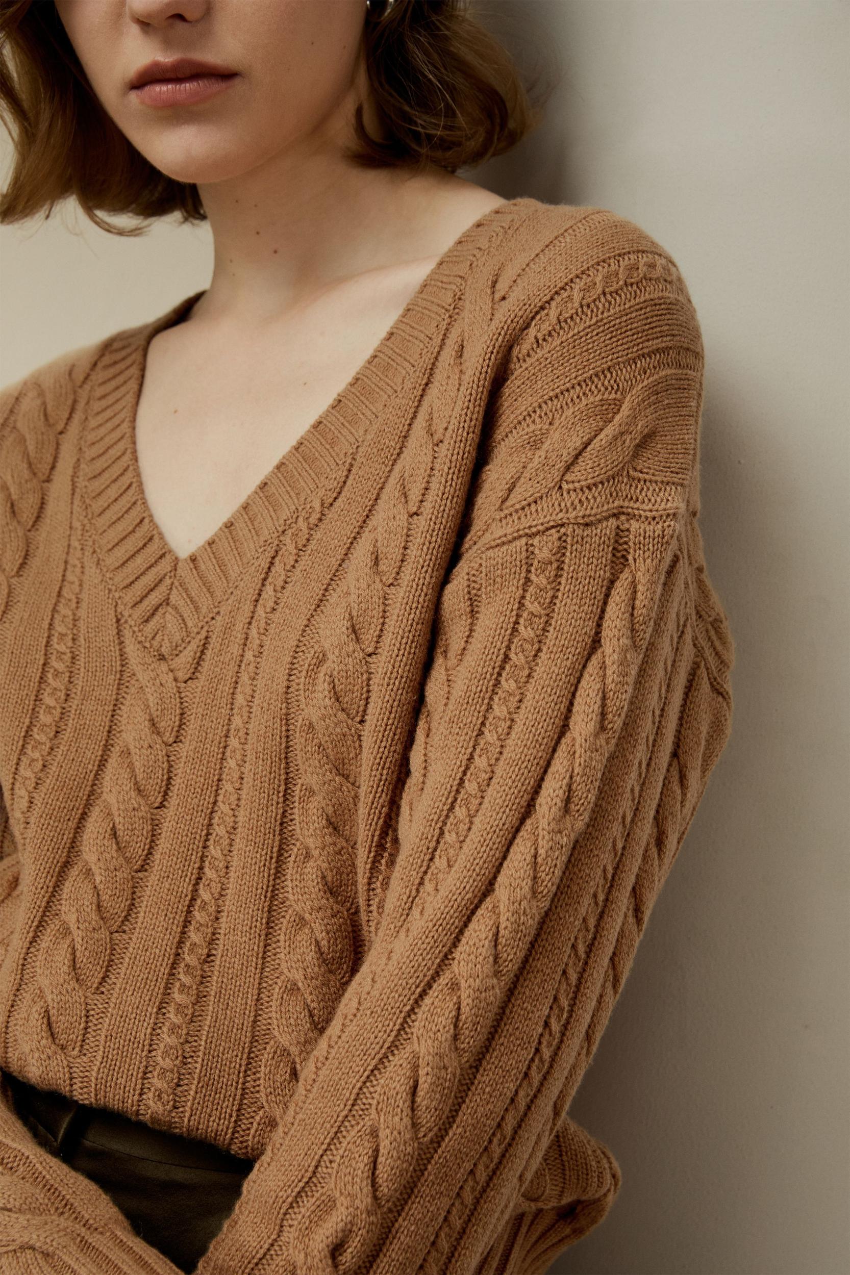 Cable-Knit Wool-Cashmere Blend Sweater Product Image
