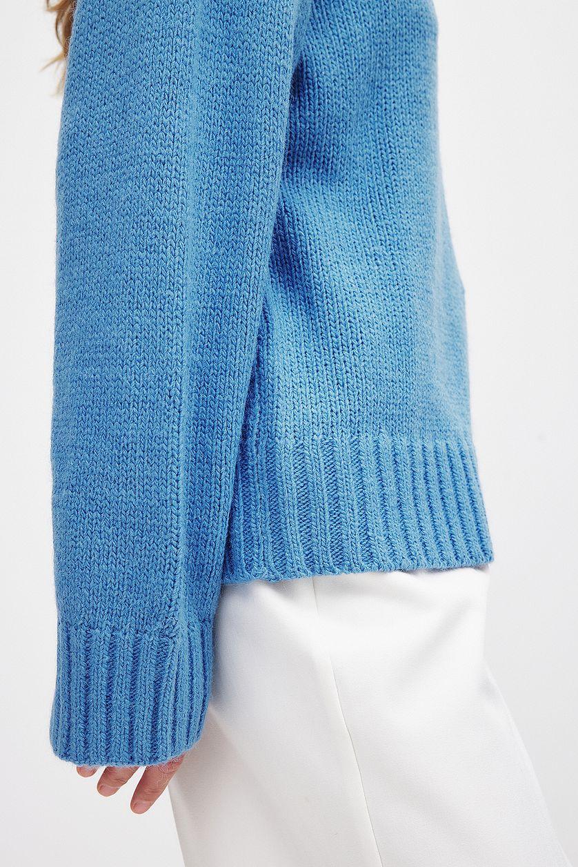 Round Neck Knitted Sweater Blue Product Image