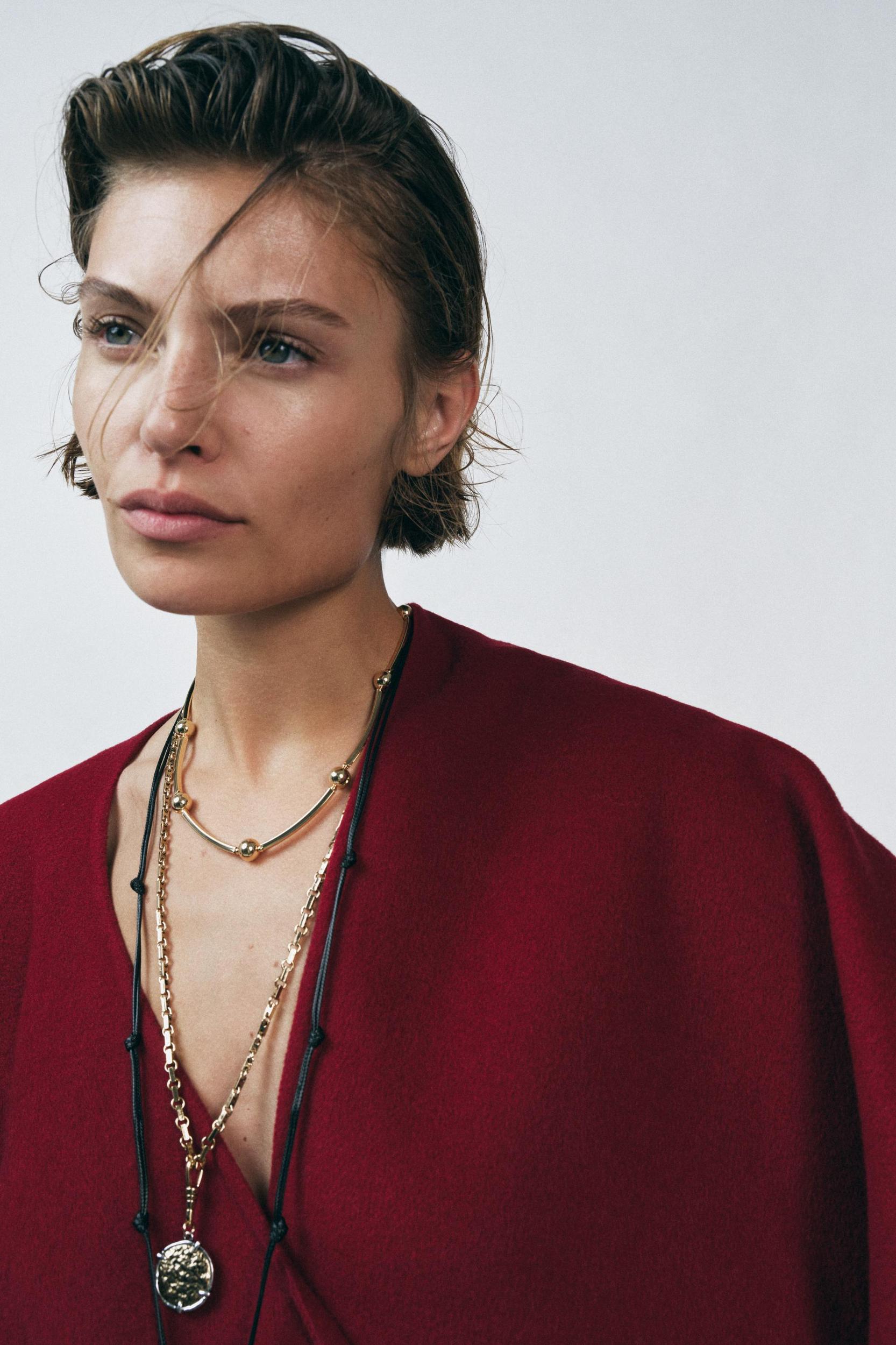 METAL PIECE NECKLACE Product Image